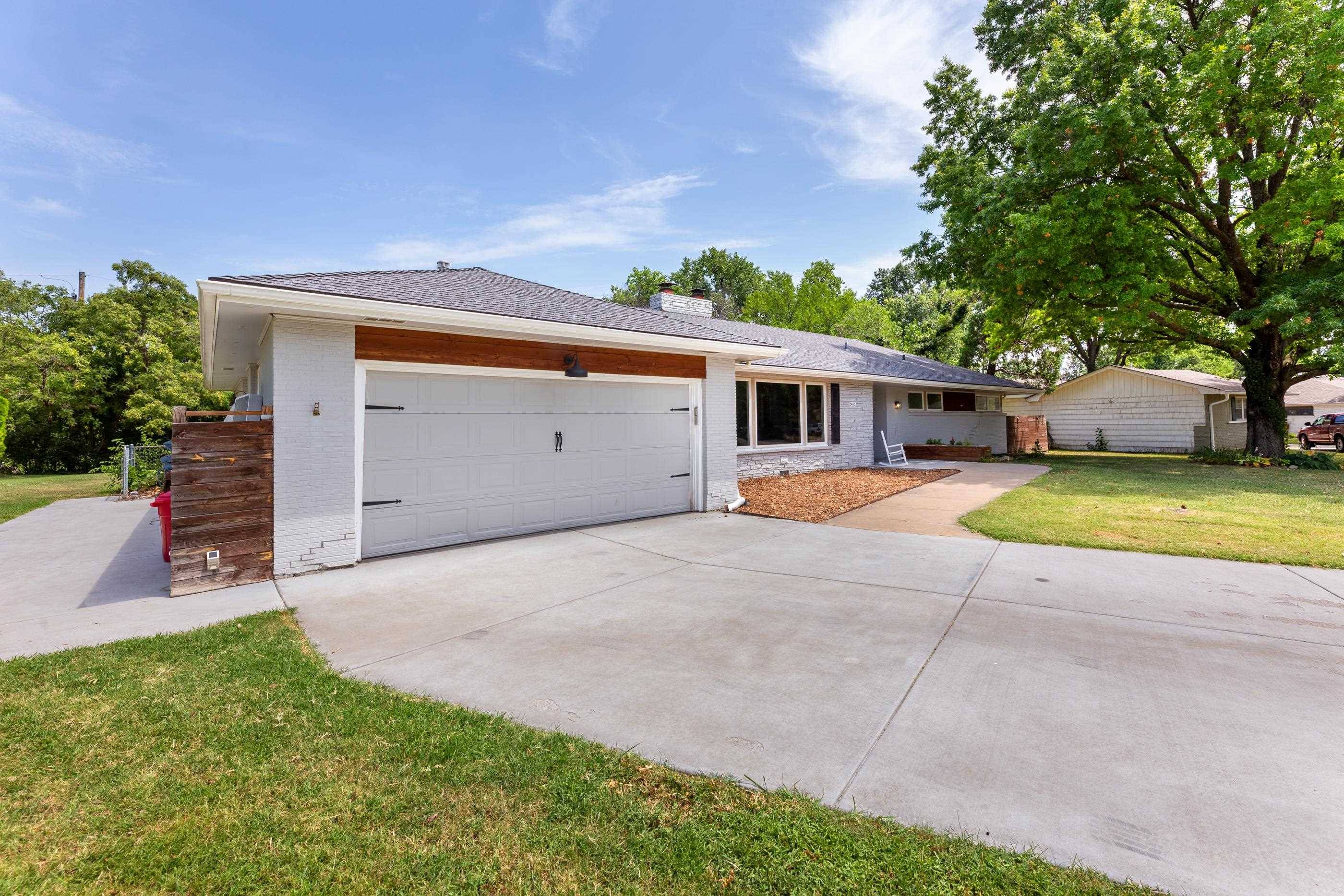 5650 E Coe Dr, Wichita, KS 67208
