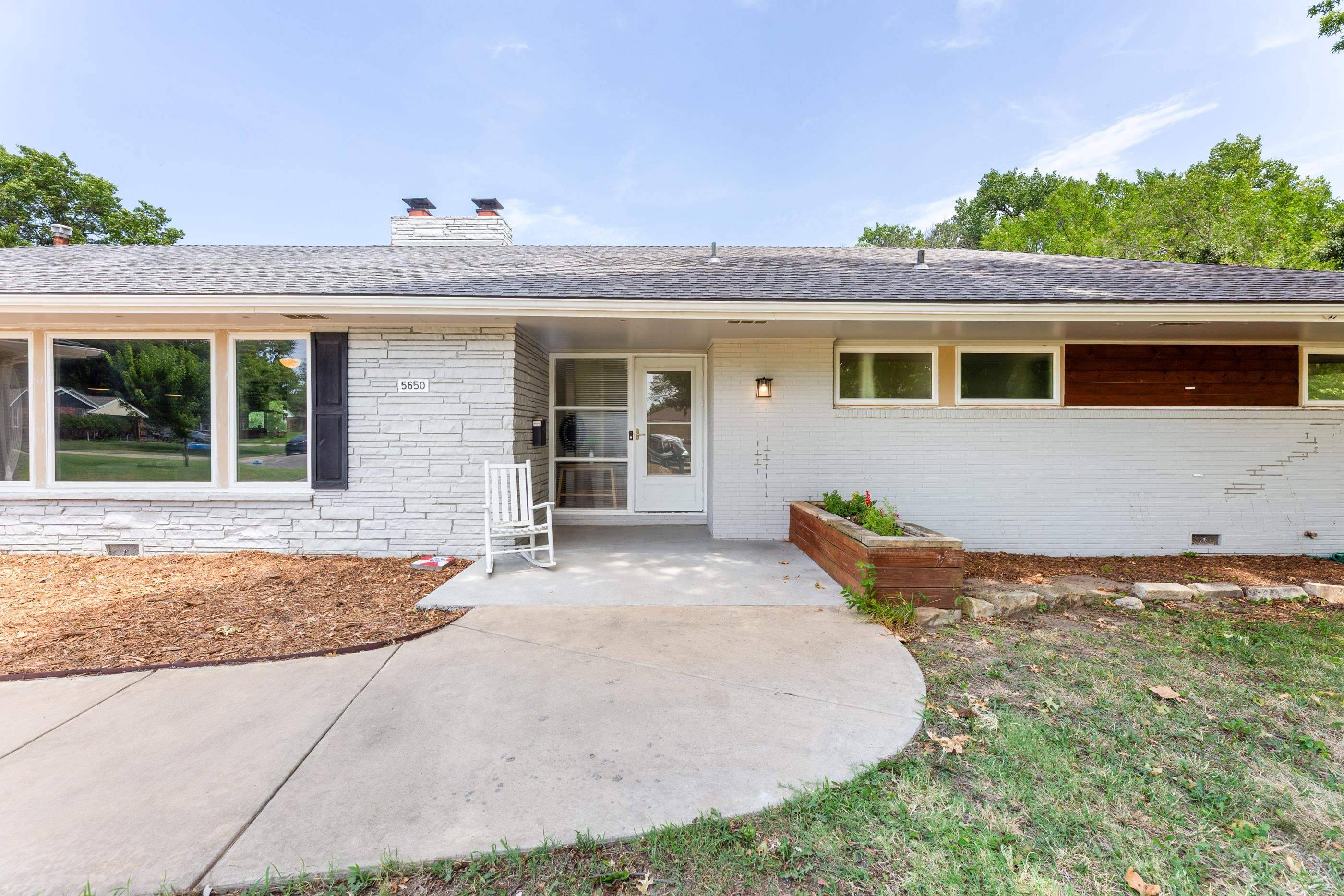 5650 E Coe Dr, Wichita, KS 67208