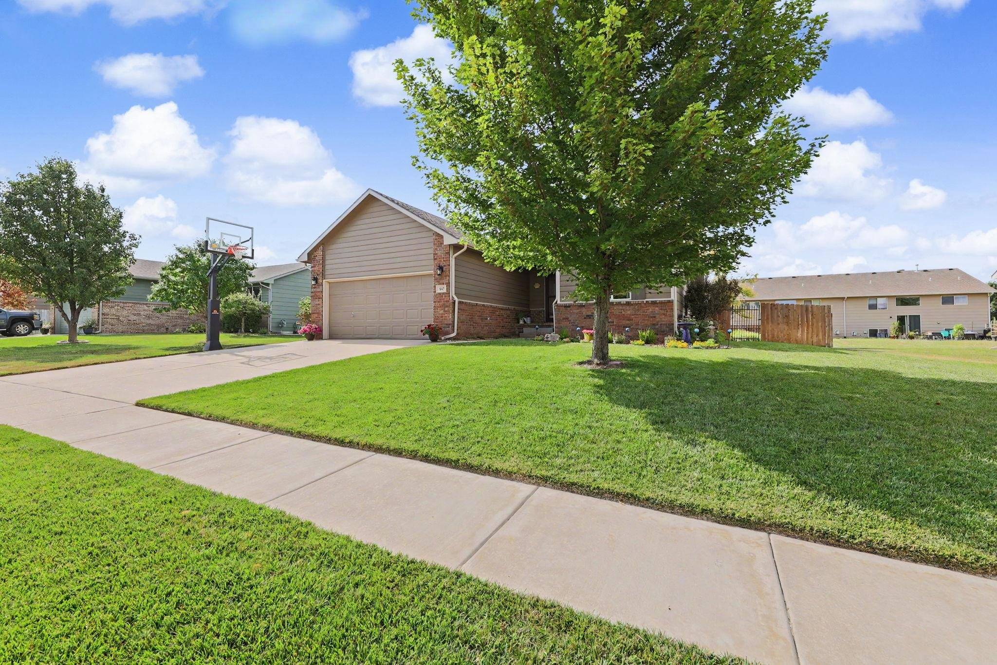 843 E Winding Lane St, Derby, KS 67037
