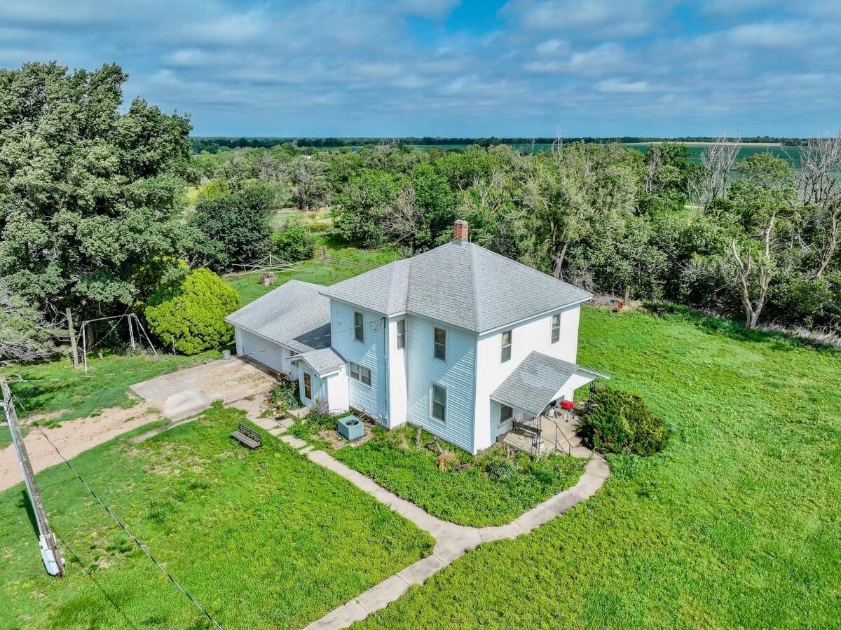 8227 N Rock Rd, Walton, KS 67151