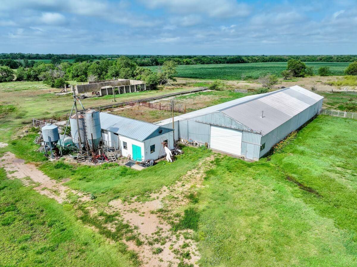 8227 N Rock Rd, Walton, KS 67151