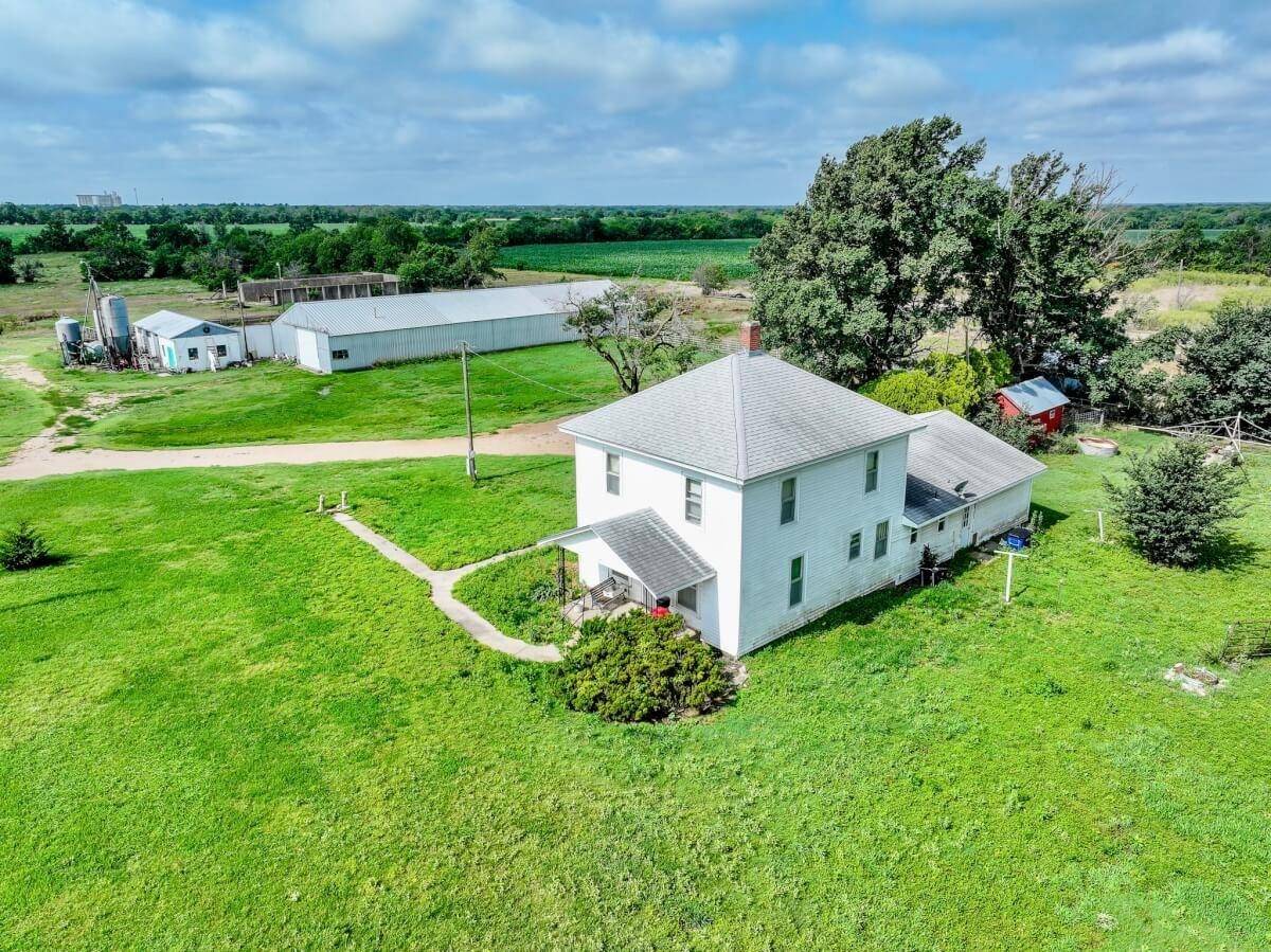 8227 N Rock Rd, Walton, KS 67151