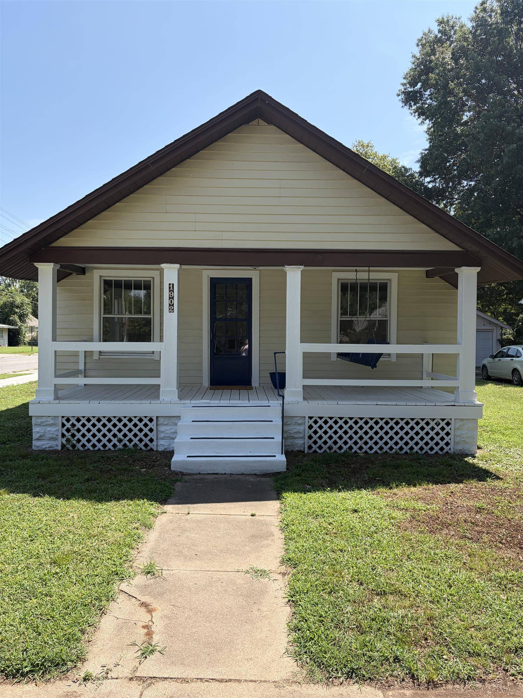 1902 Loomis, Winfield, KS 67156