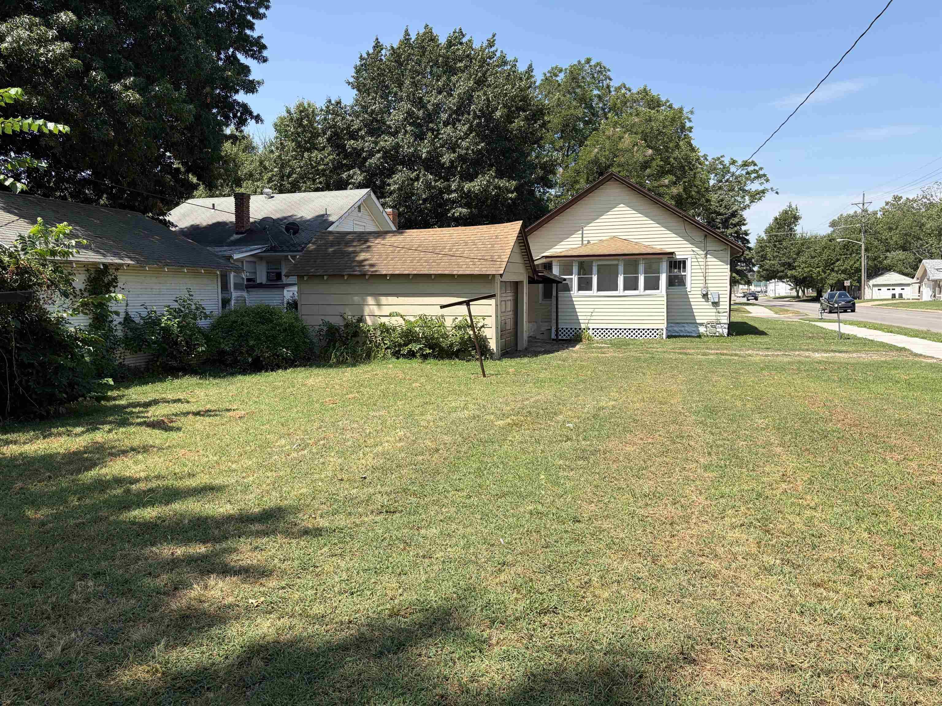 1902 Loomis, Winfield, KS 67156