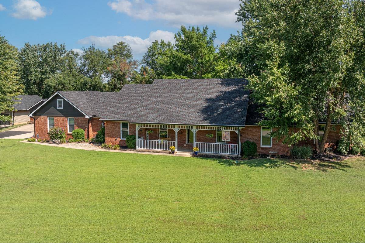 2104 Cedarcrest Ct, Arkansas City, KS 67005