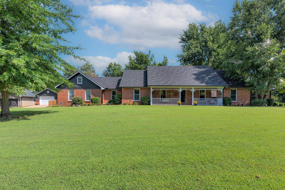 2104 Cedarcrest Ct, Arkansas City, KS 67005