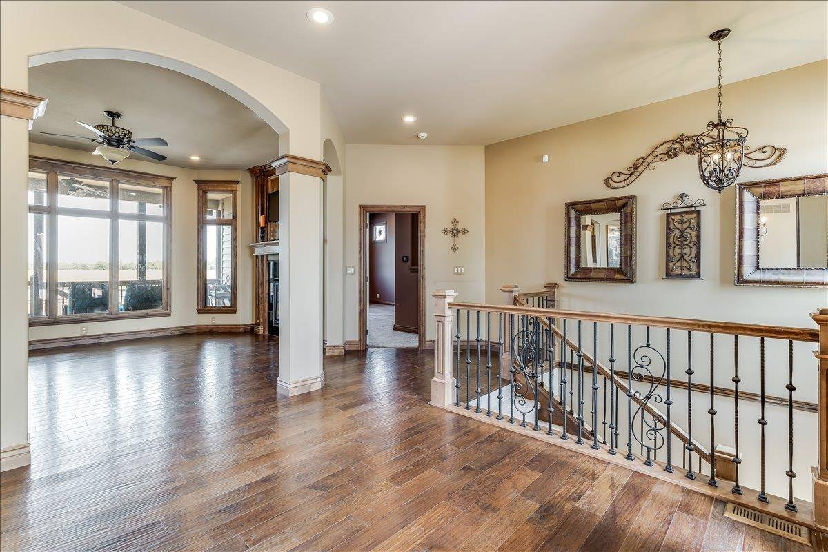 605 Wickersham Dr, Mcpherson, KS 67460