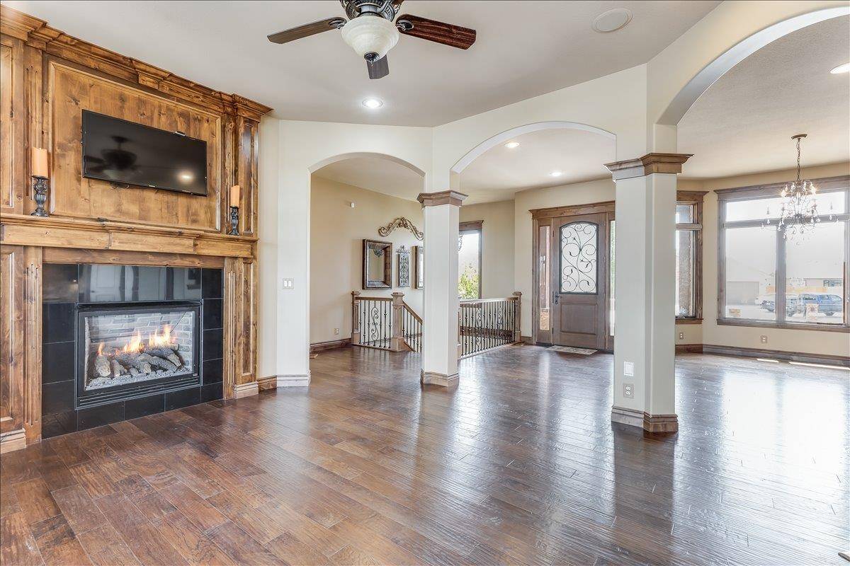 605 Wickersham Dr, Mcpherson, KS 67460