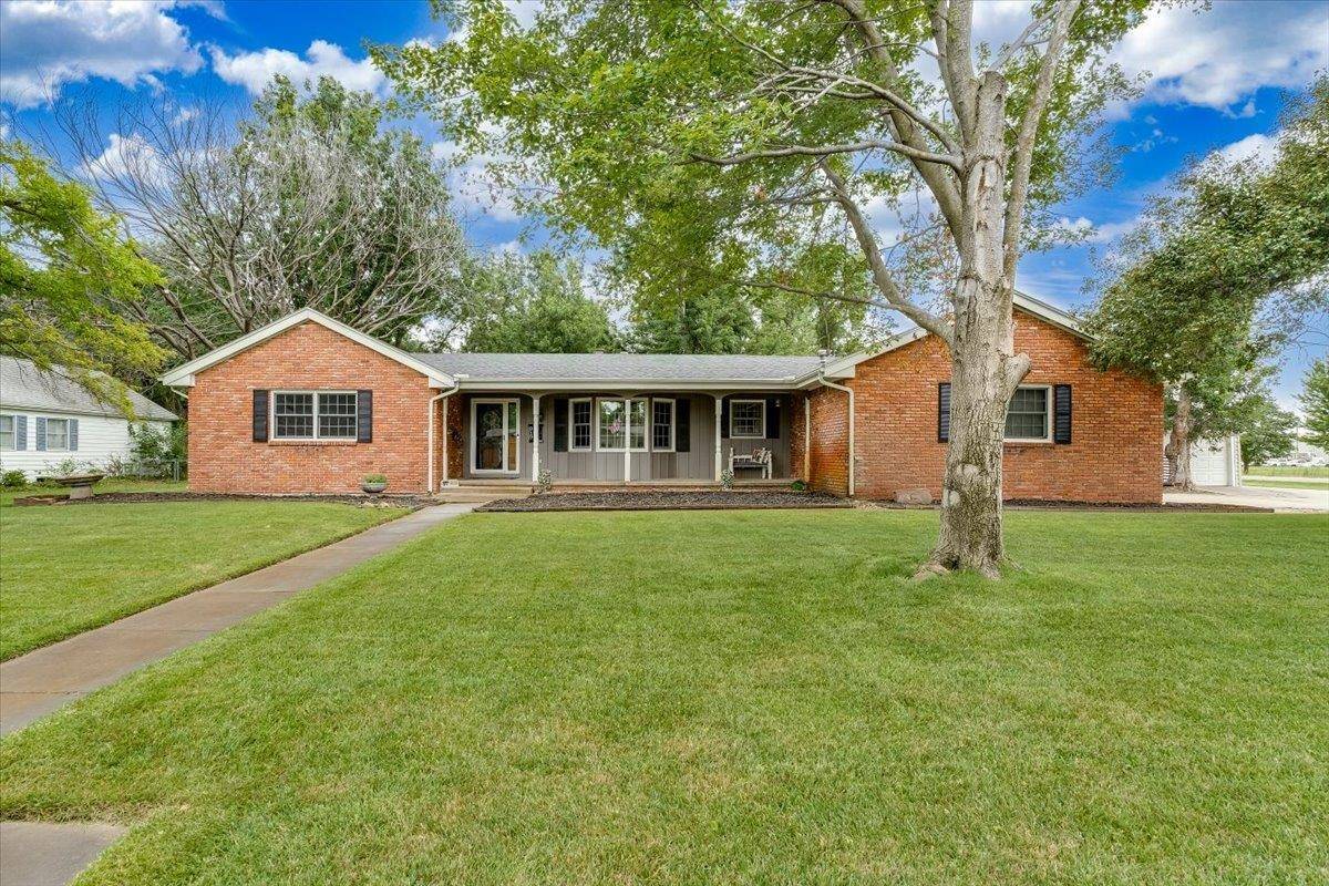 917 W 4th St, Halstead, KS 67056