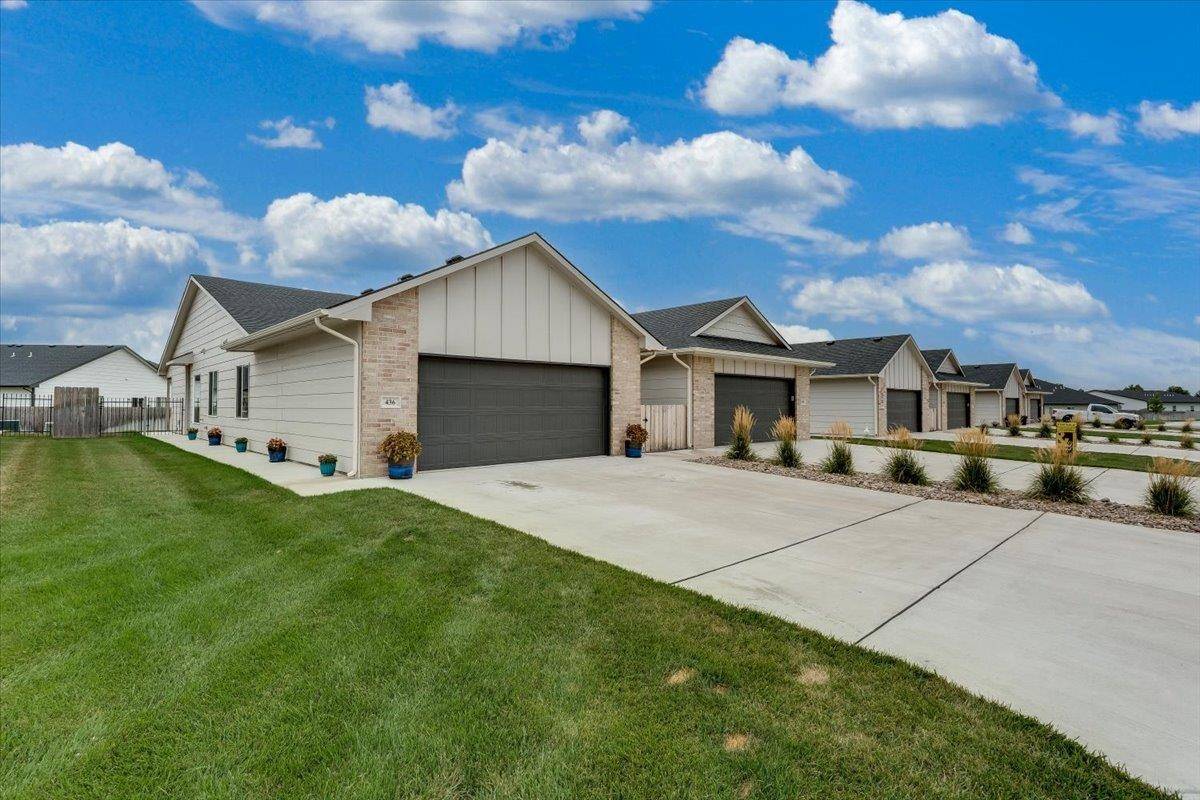 436 W Long Path Ct, Goddard, KS 67052