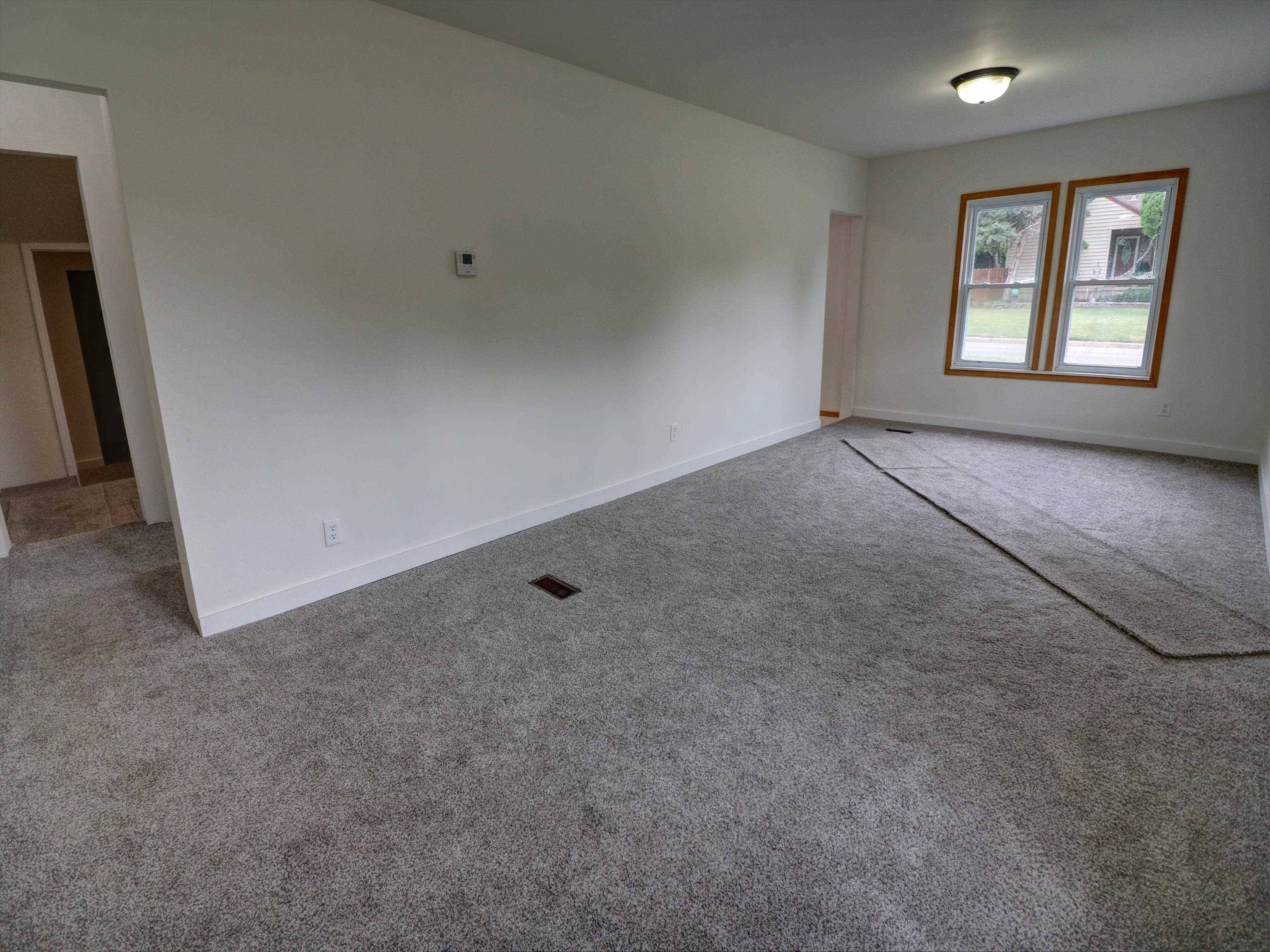 603 S Walnut St, Newton, KS 67114