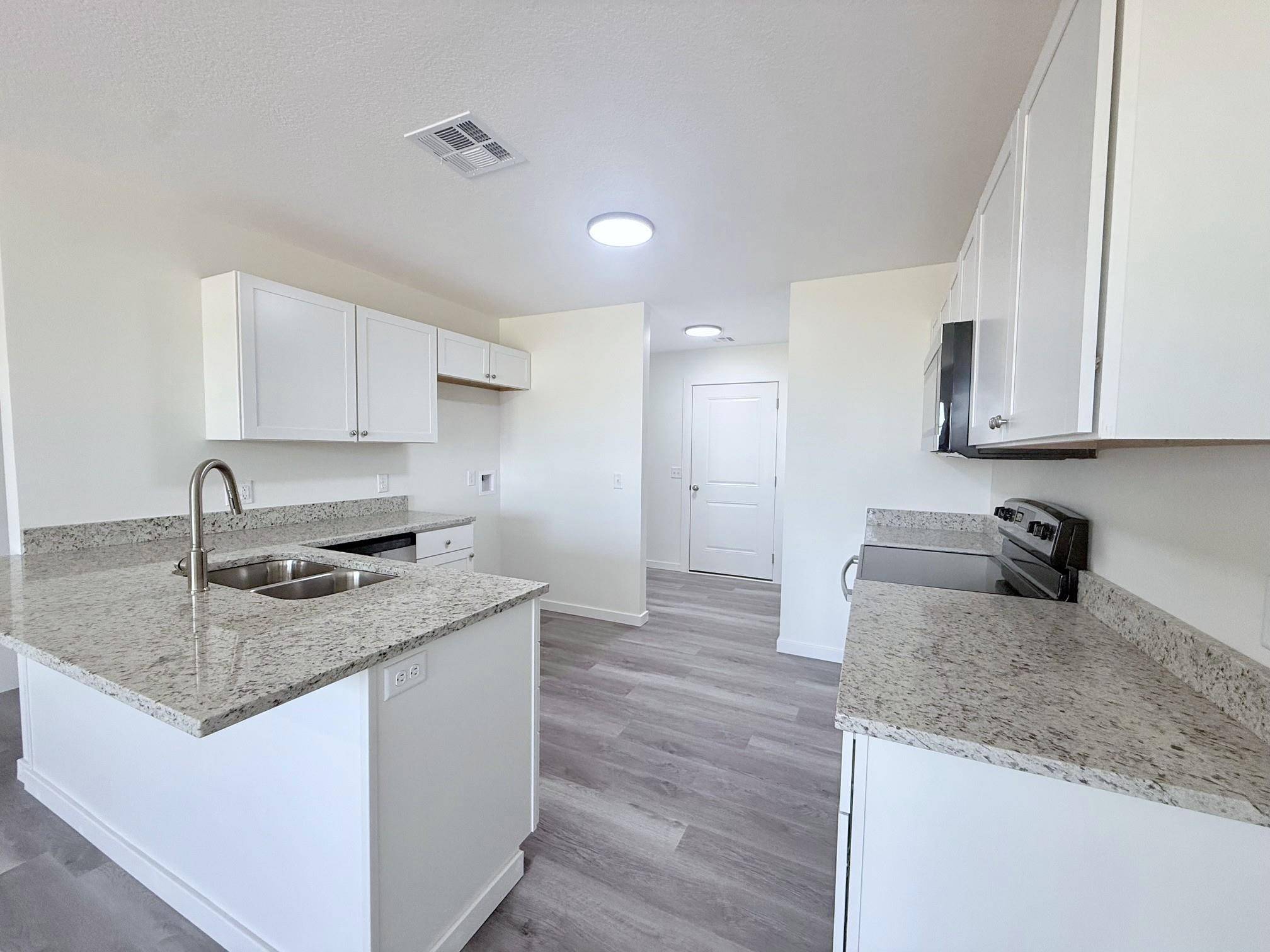 1227 Fountain Dr, Salina, KS 67401