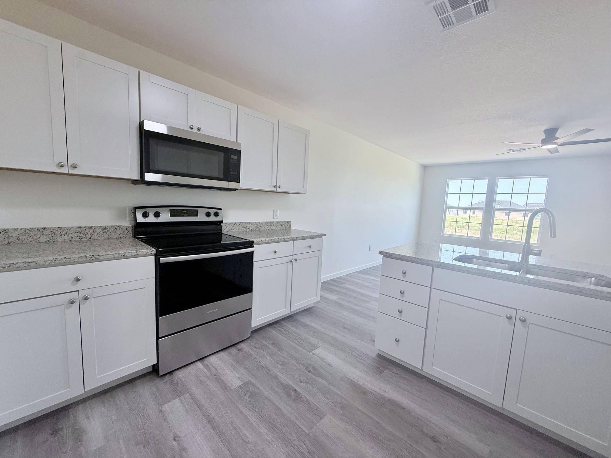 1227 Fountain Dr, Salina, KS 67401