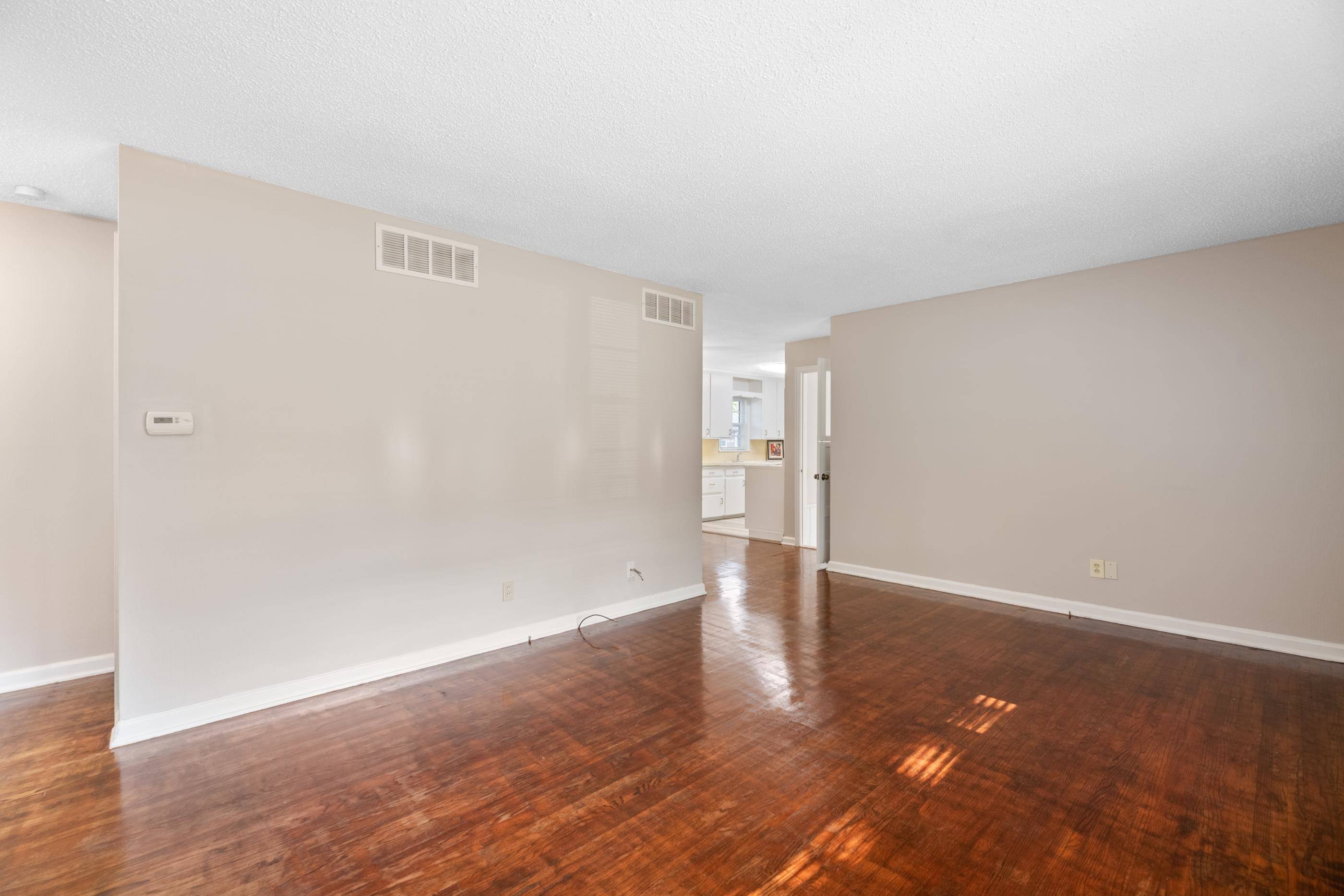 901 S Drury Lane, Wichita, KS 67207