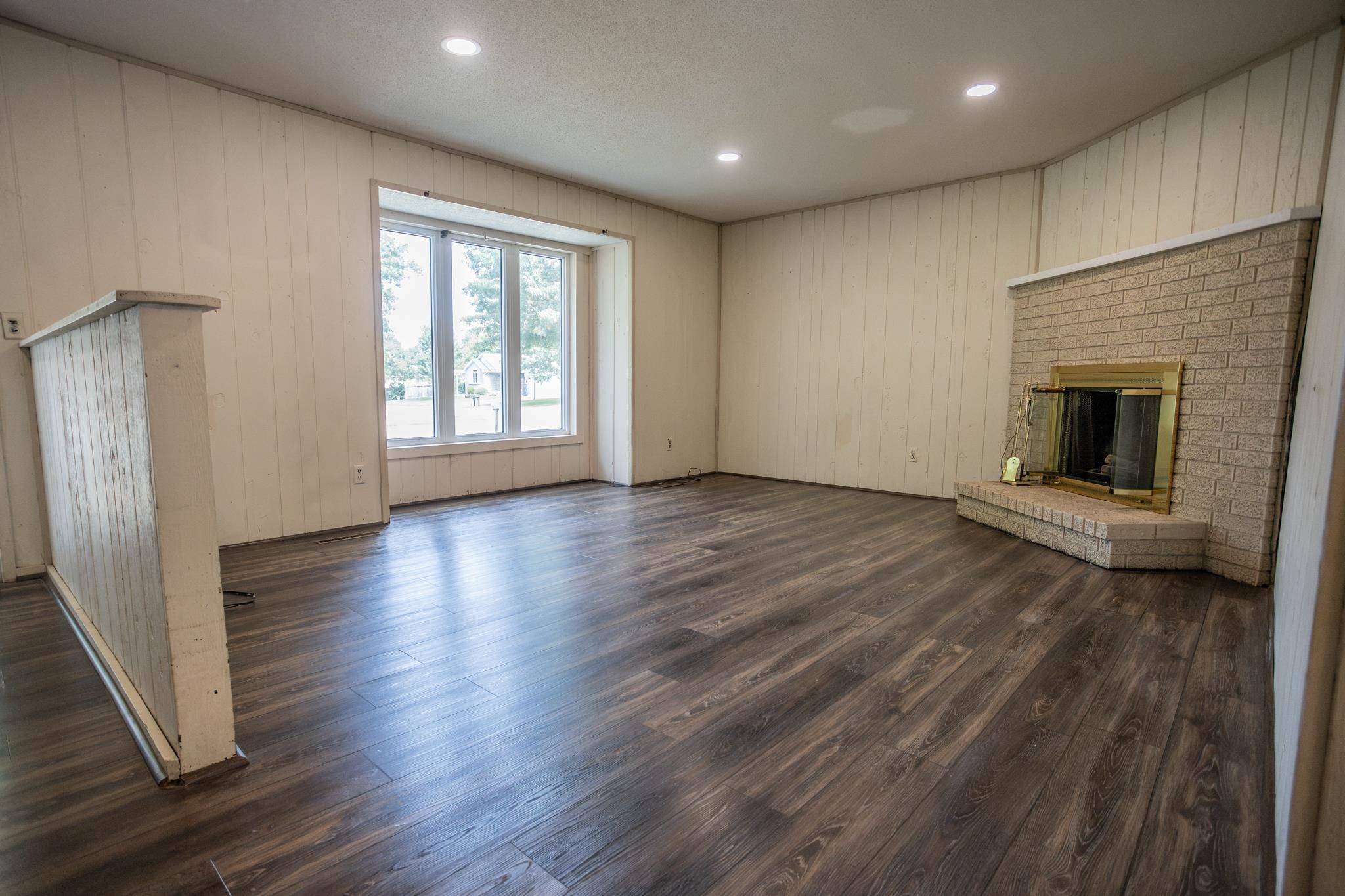 209 W Garnett Ct, Garden Plain, KS 67050