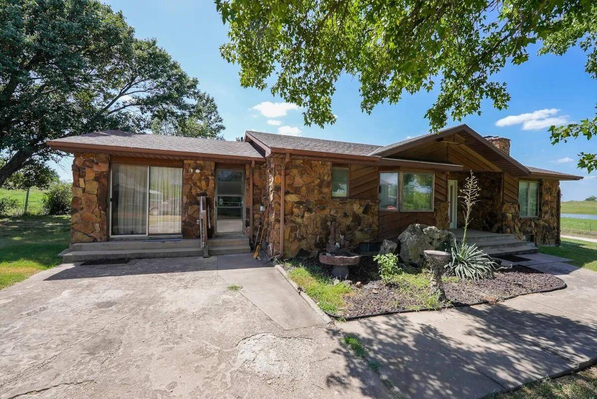 7805 SW 200th St, Douglass, KS 67039