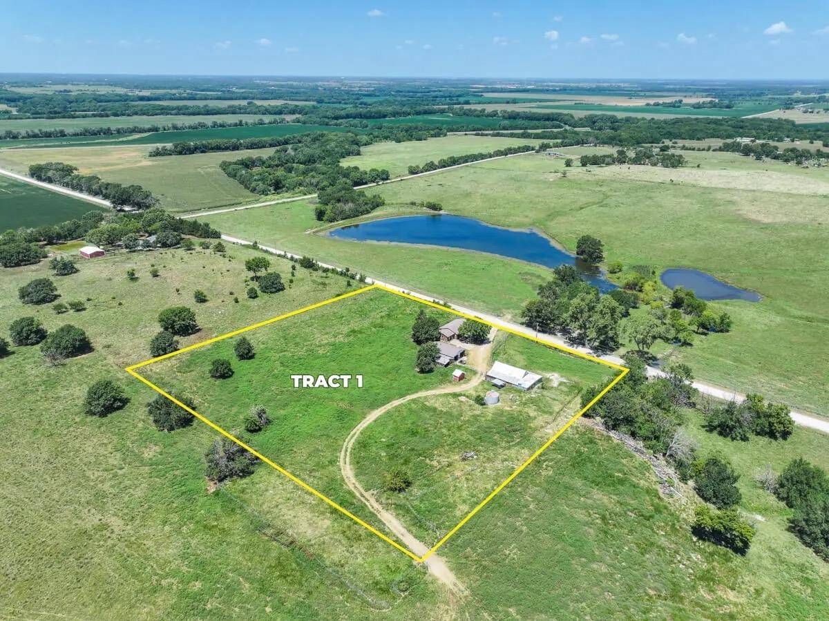 7805 SW 200th St, Douglass, KS 67039