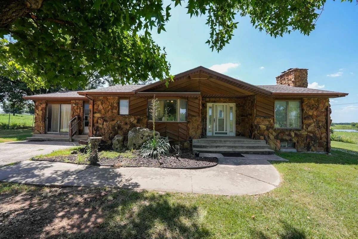 7805 SW 200th St, Douglass, KS 67039