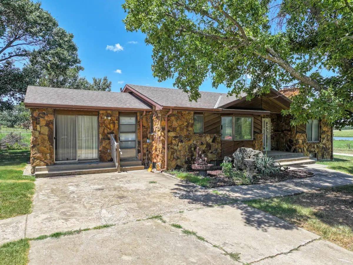 7805 SW 200th St, Douglass, KS 67039