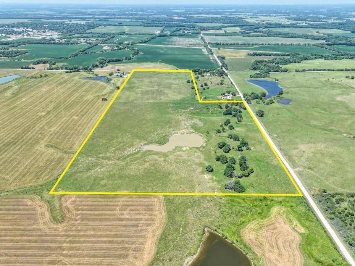 000 SW 200th St, Douglass, KS 67039