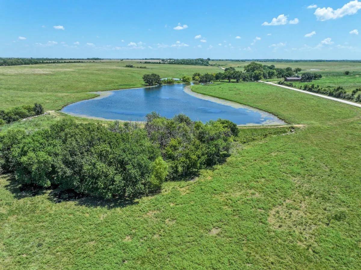 000 SW Hunter Rd, Douglass, KS 67039