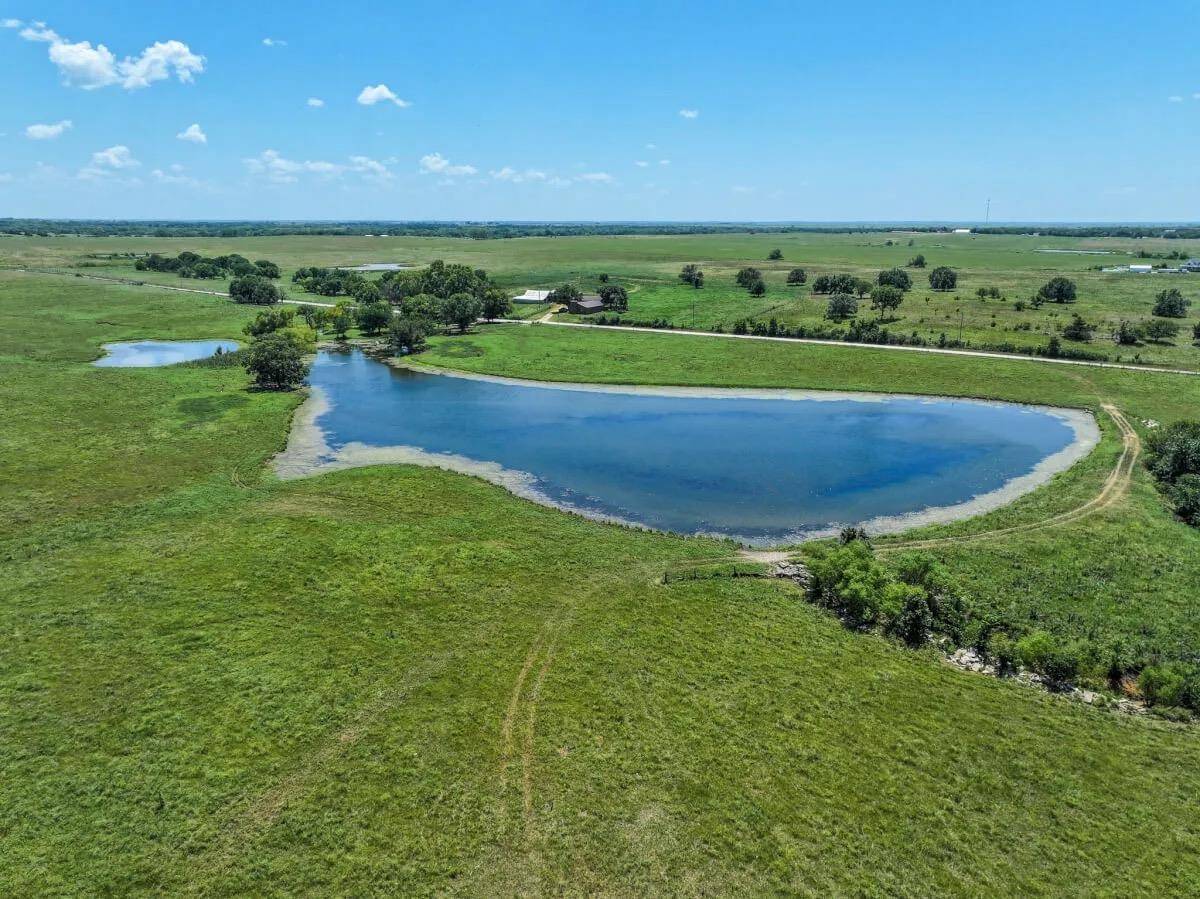 000 SW Hunter Rd, Douglass, KS 67039