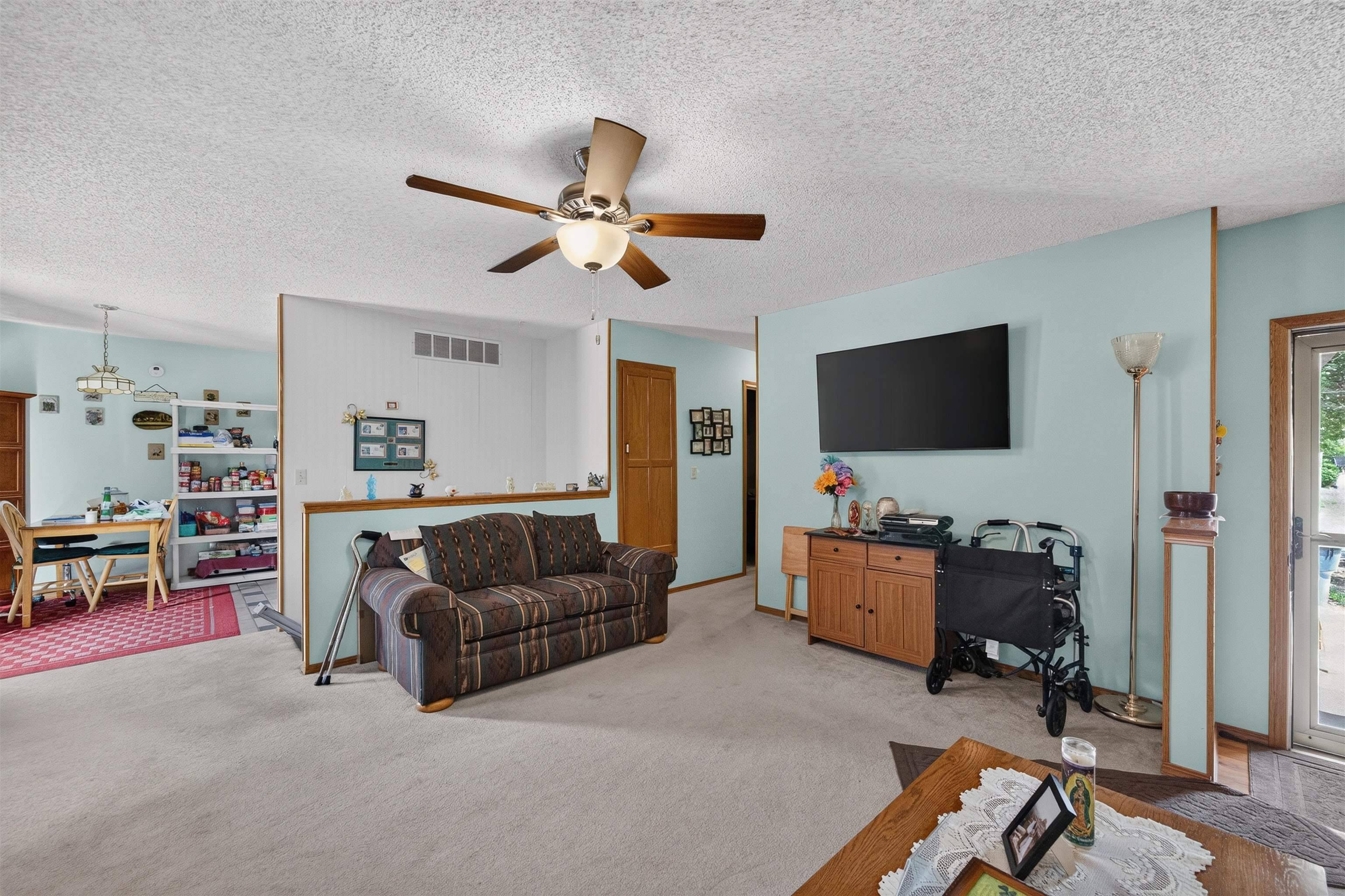 3933 W 32nd St S, Wichita, KS 67217
