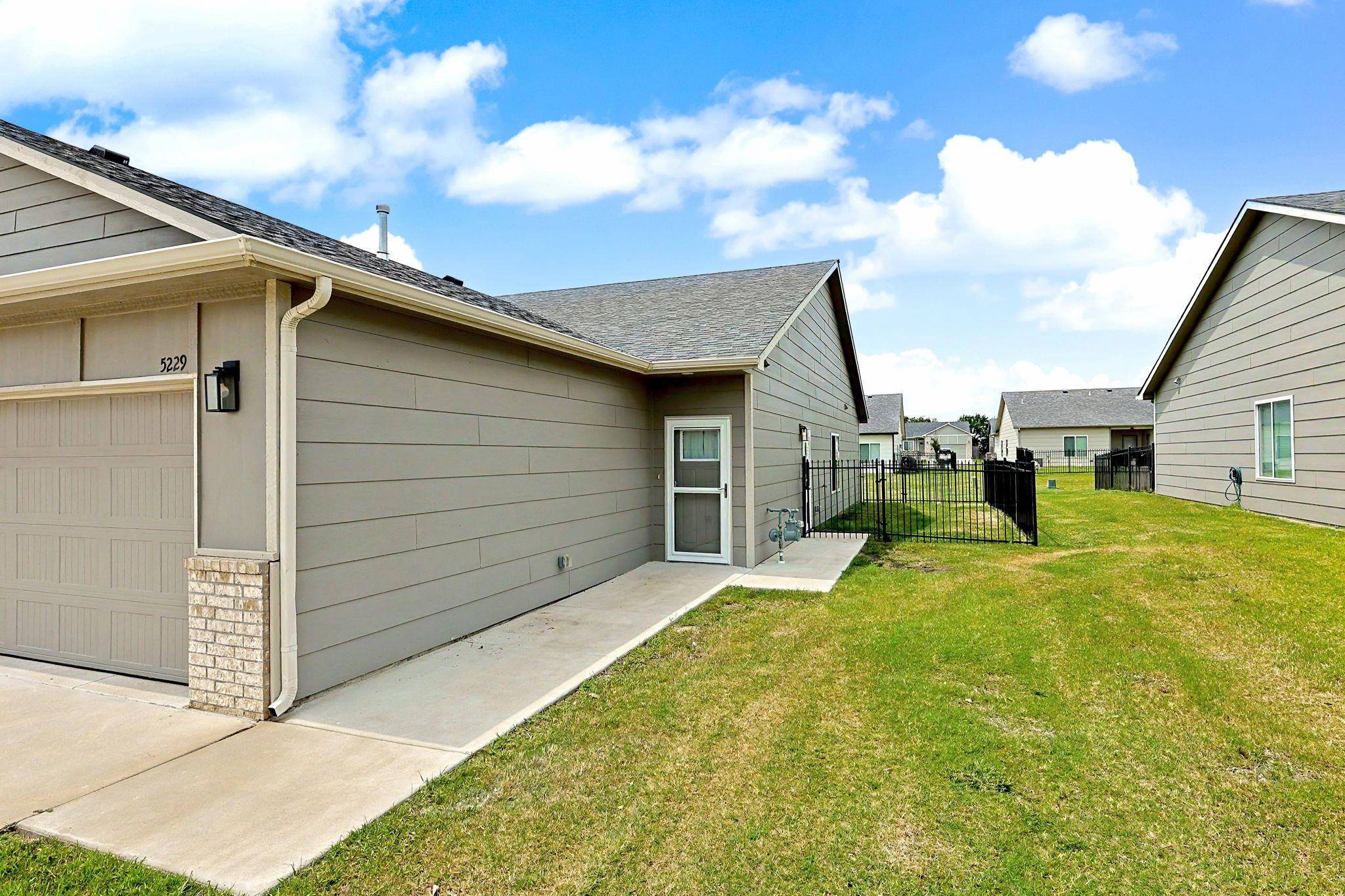 5227-5229 N Cypress St, Bel Aire, KS 67226