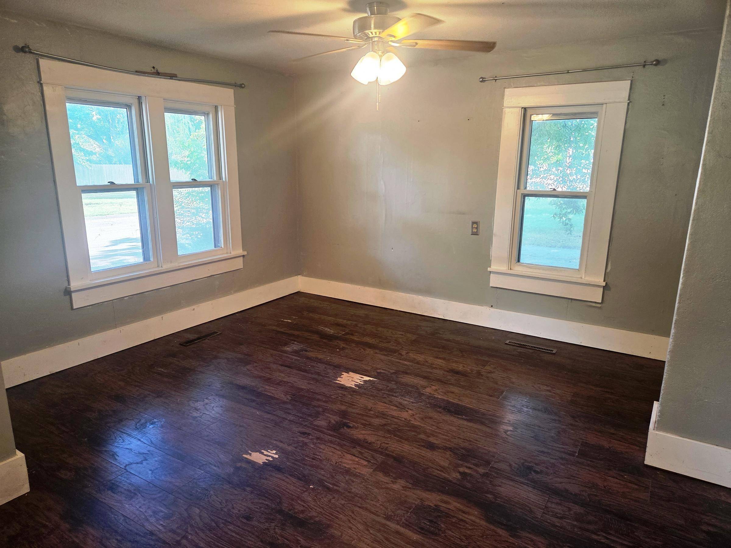 114 W Durst St, Moundridge, KS 67107