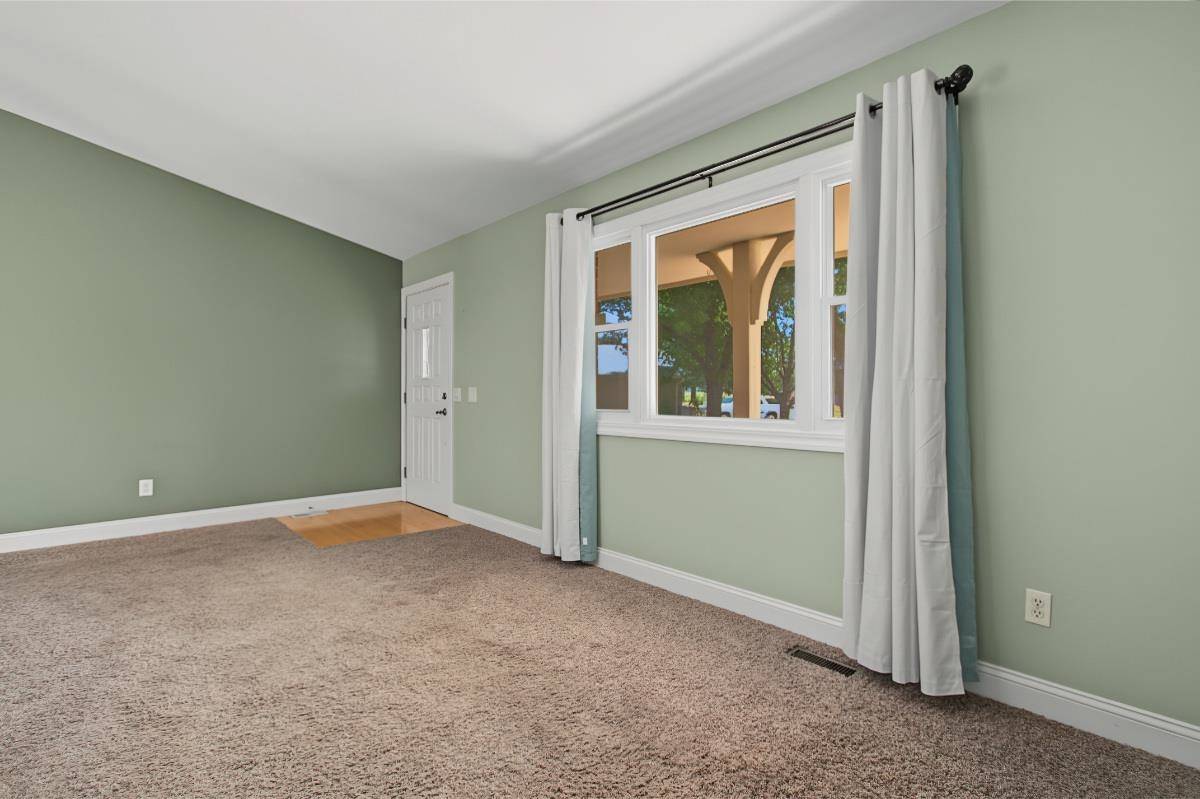 3 W Son Ct, Valley Center, KS 67147