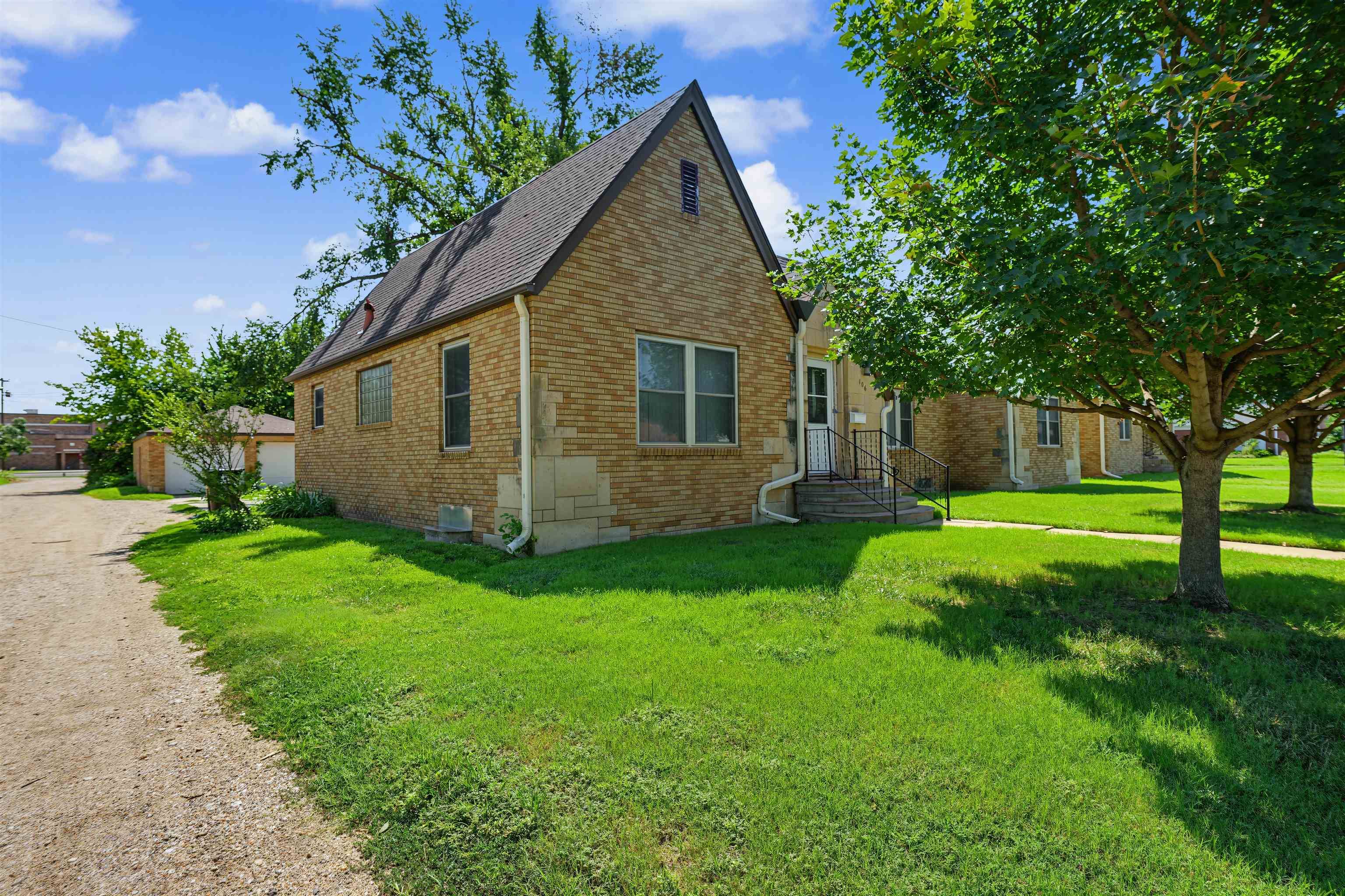 106 N Oakdale Ave., Salina, KS 67401