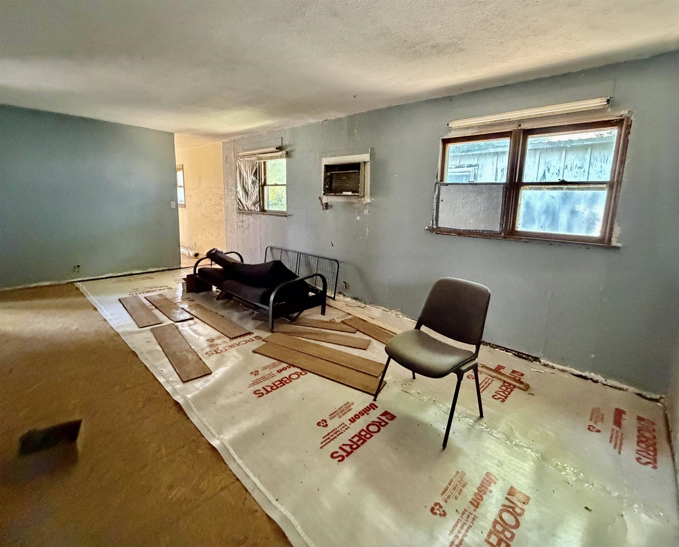 708 N School, Eureka, KS 67045