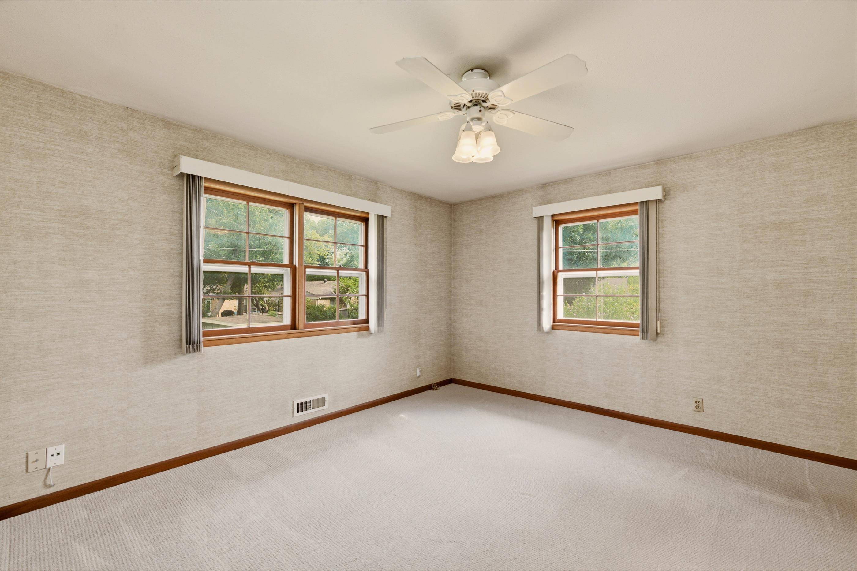 8132 E Morningside St, Wichita, KS 67207-1125