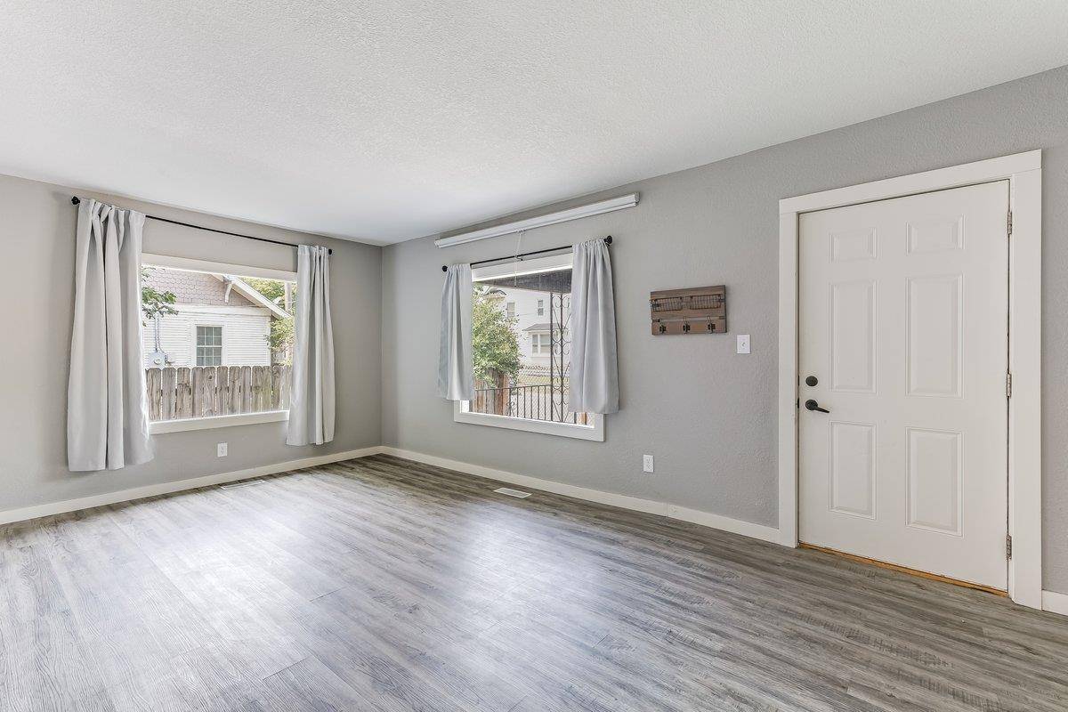 117 W Zimmerly St, Wichita, KS 67213