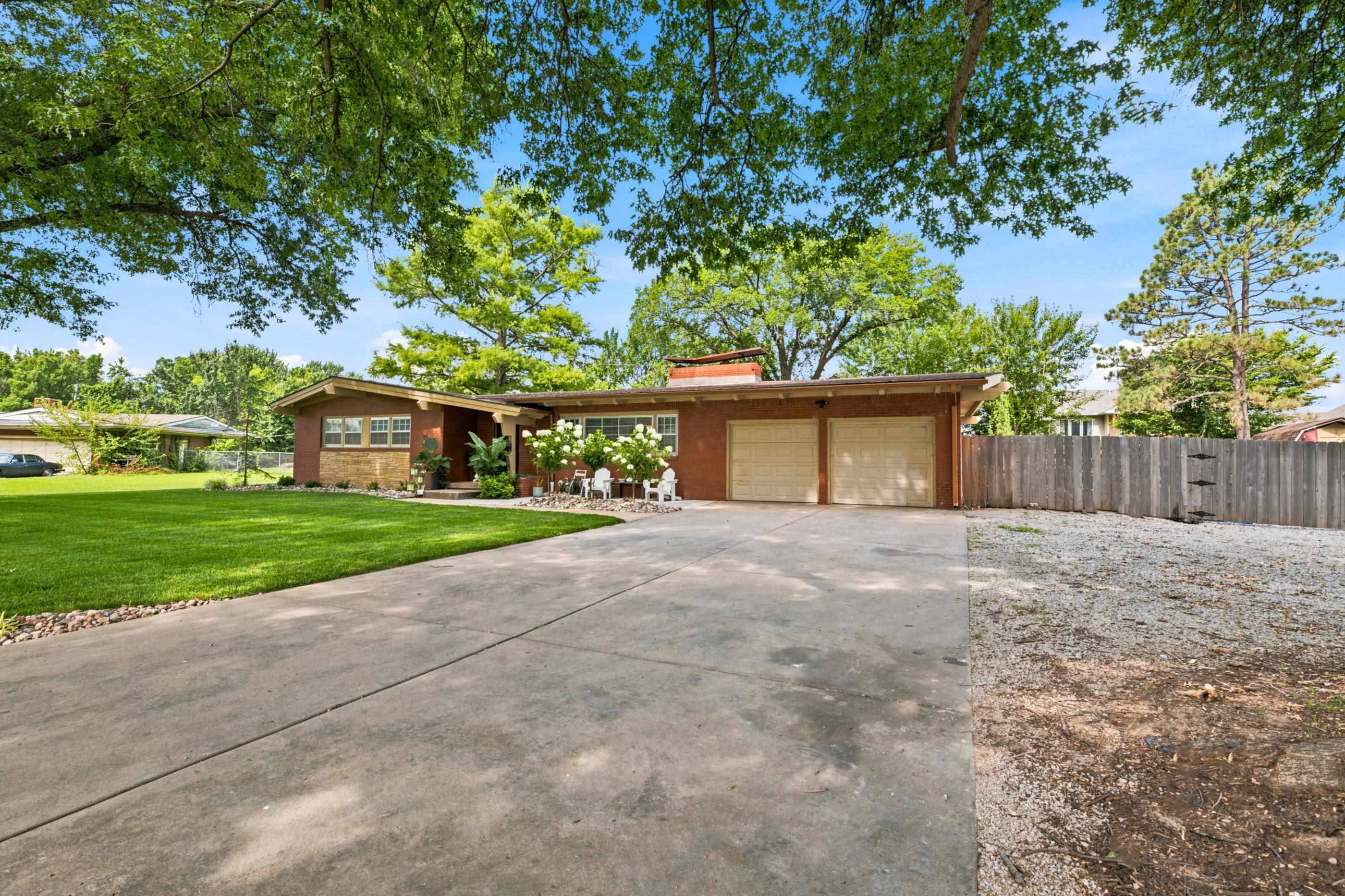 974 W Alexander Ave, Haysville, KS 67060