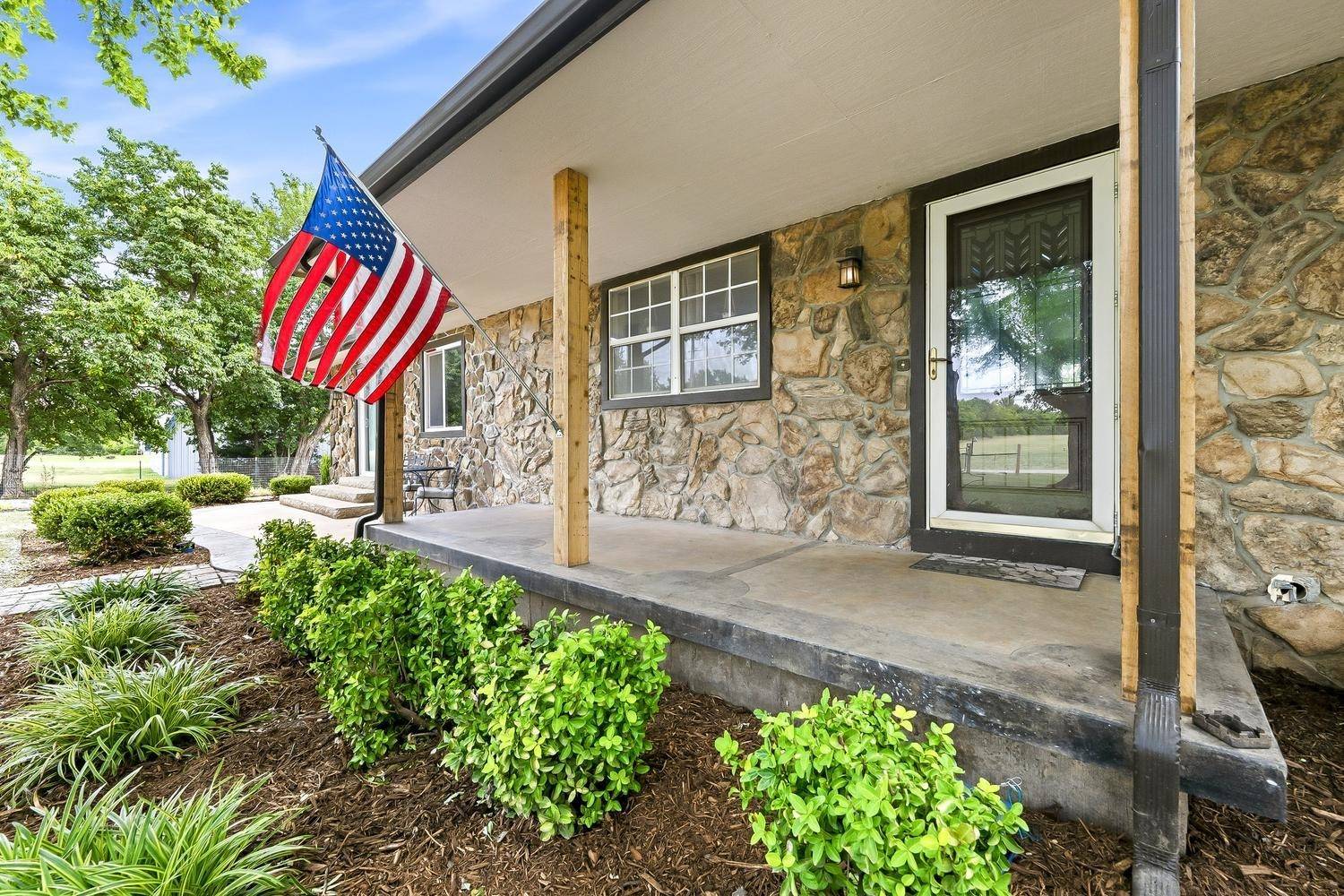 10518 SW Tawakoni Rd, Augusta, KS 67010