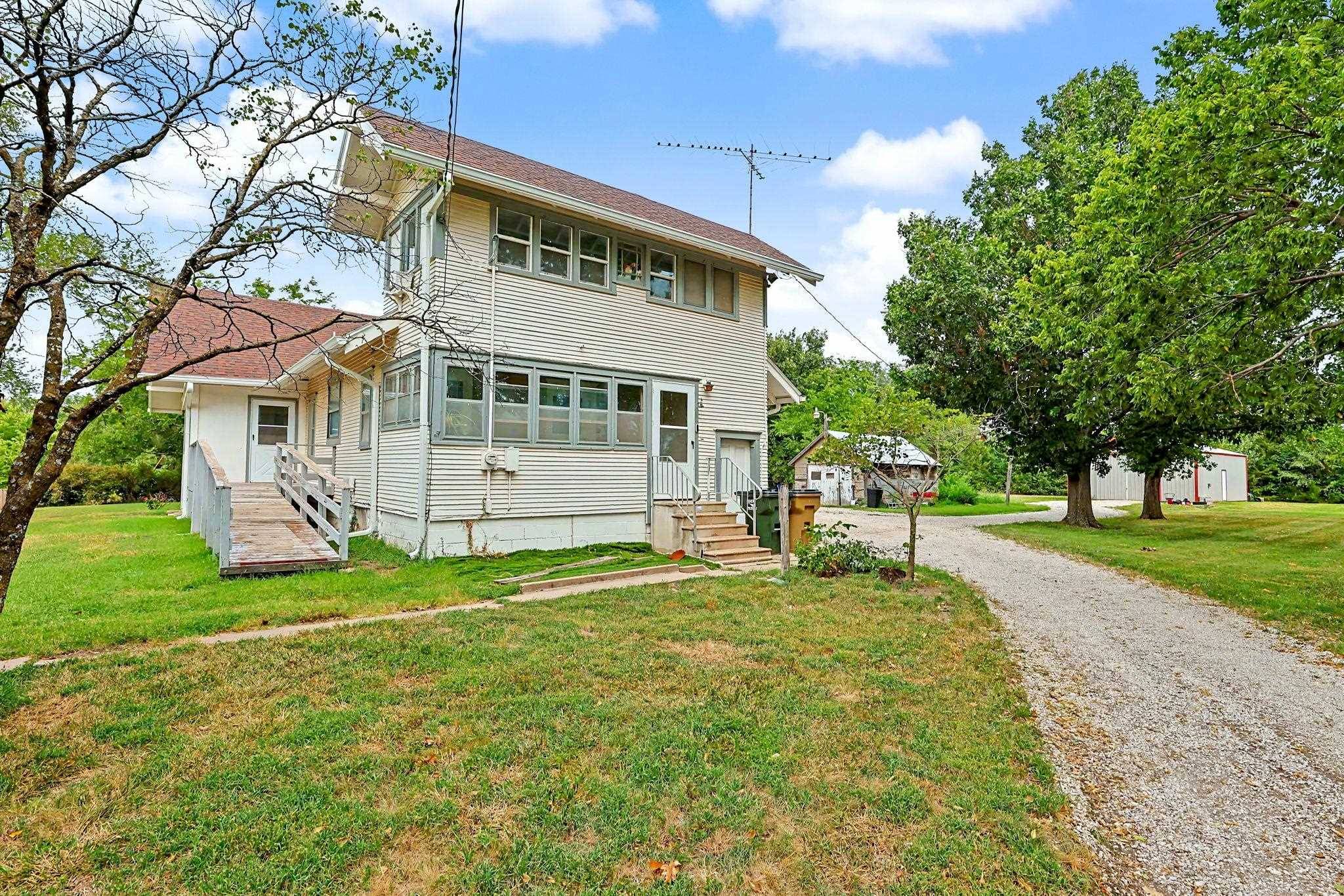 211 W 9th St, Peabody, KS 66866