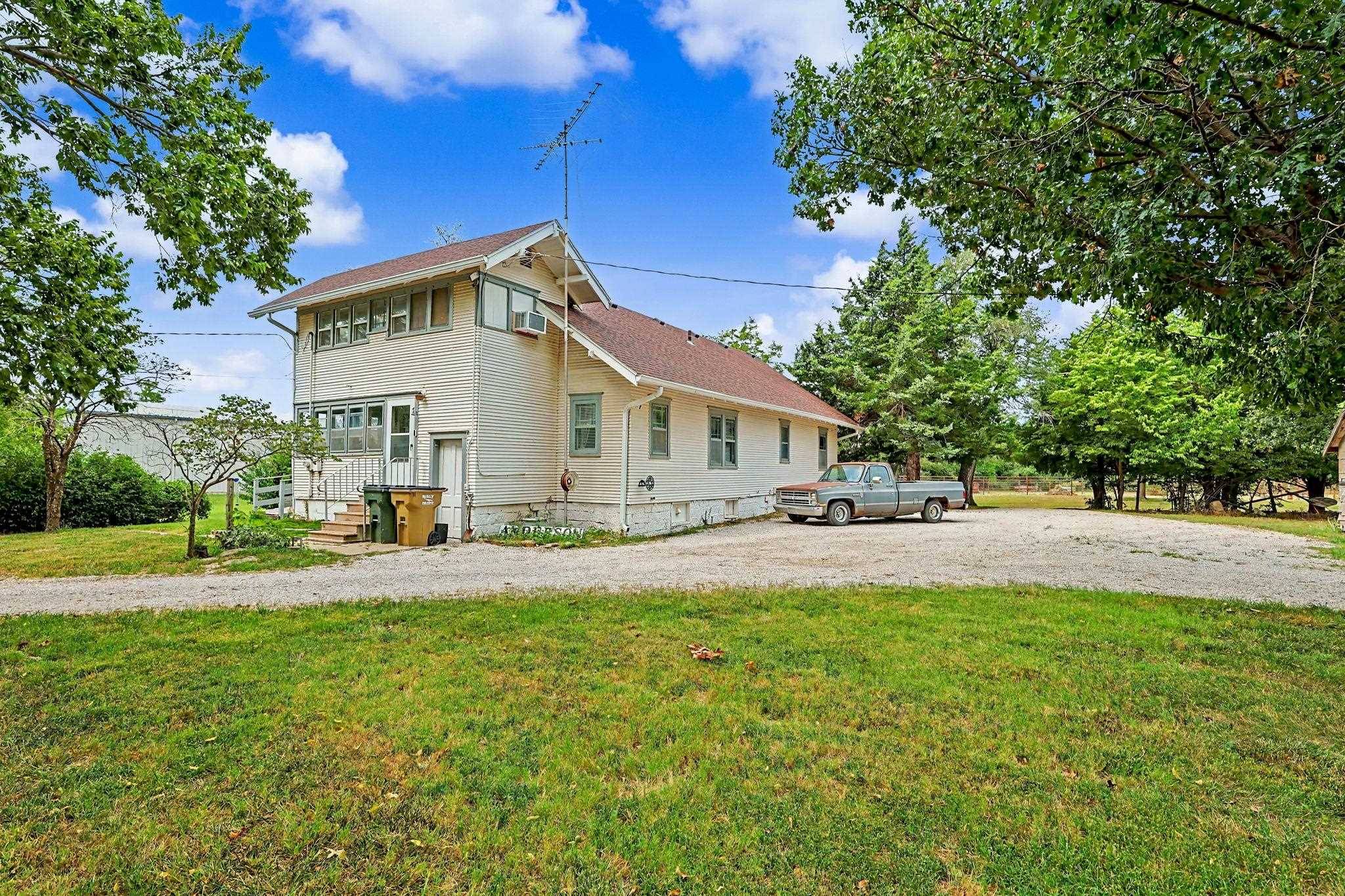 211 W 9th St, Peabody, KS 66866