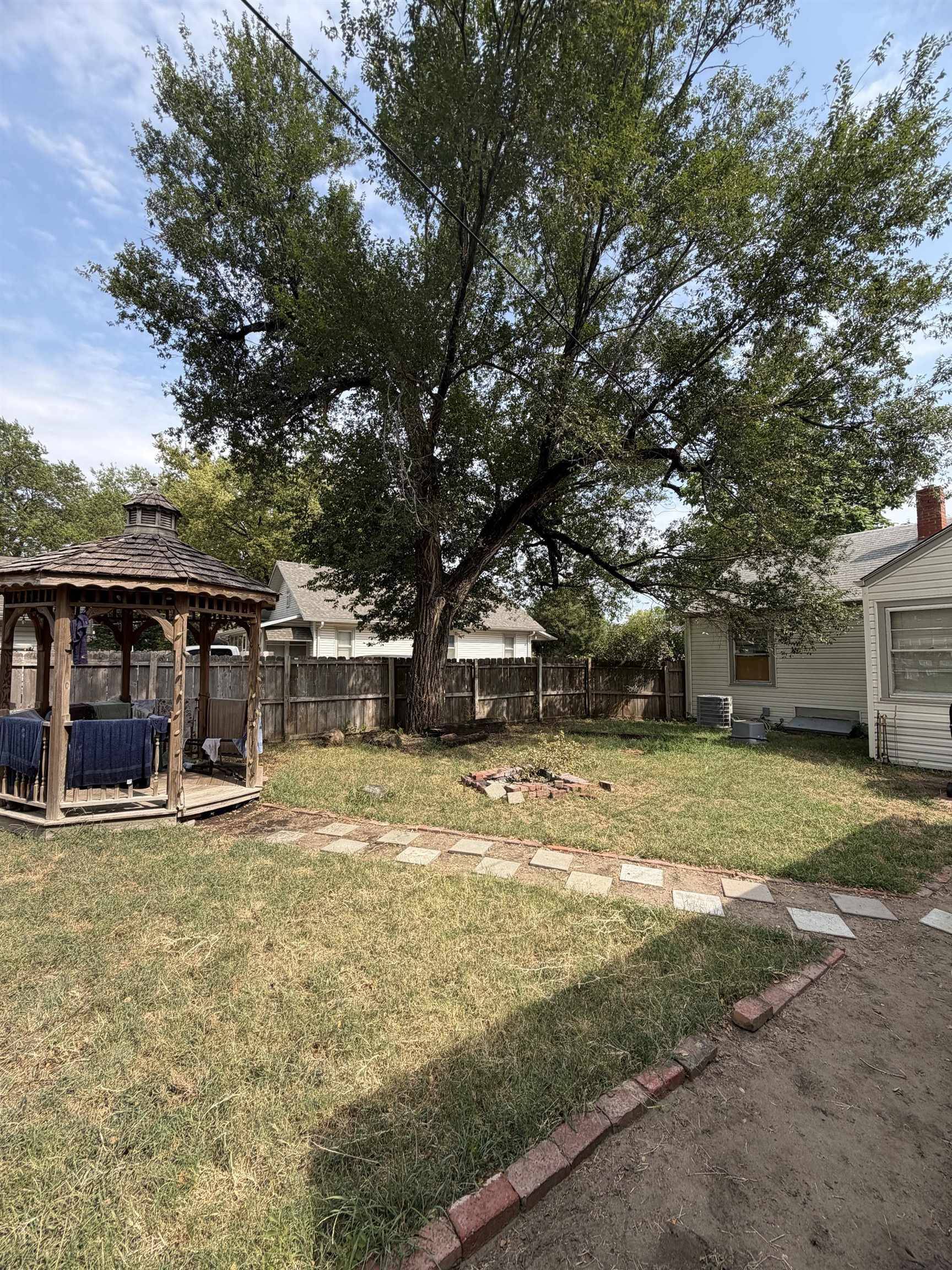 2228 W Caroline Ave, Wichita, KS 67203