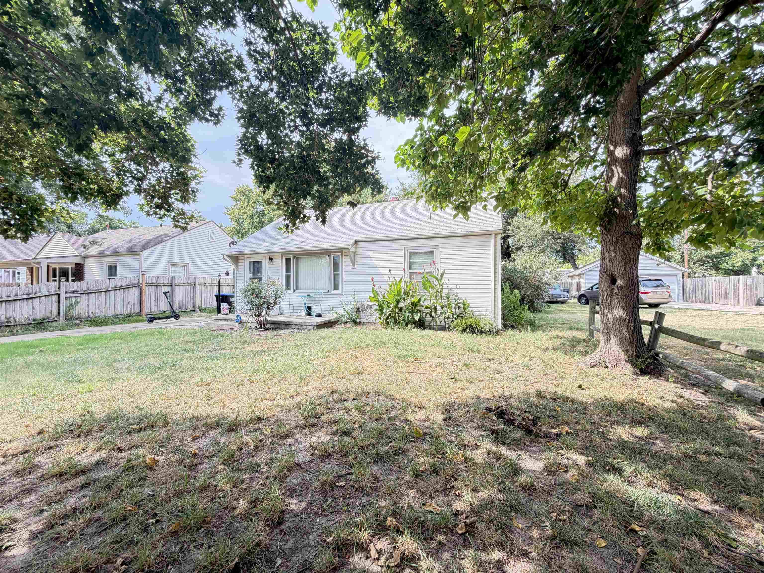 2228 W Caroline Ave, Wichita, KS 67203