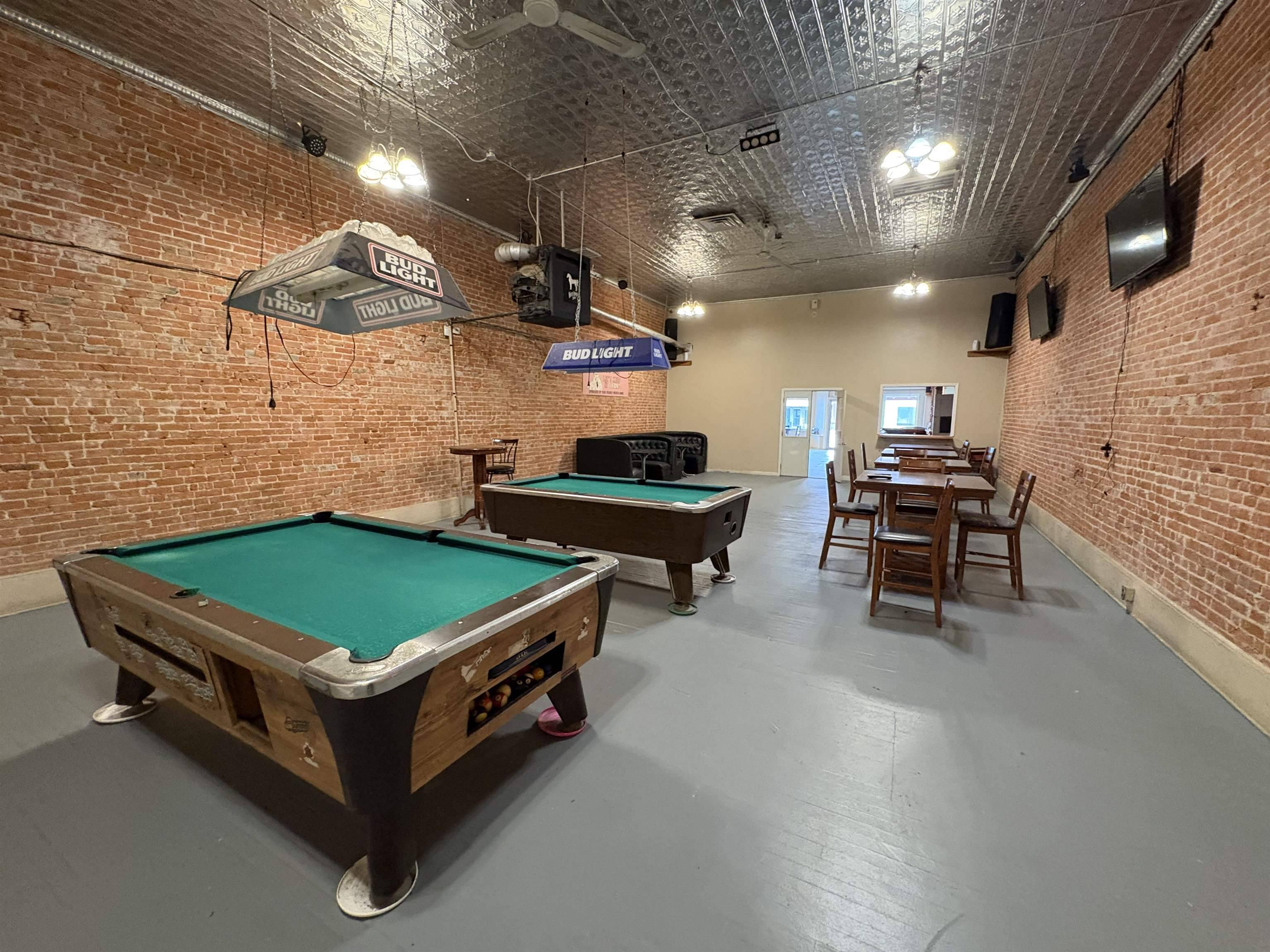 106 S Main St, Medicine Lodge, KS 67104