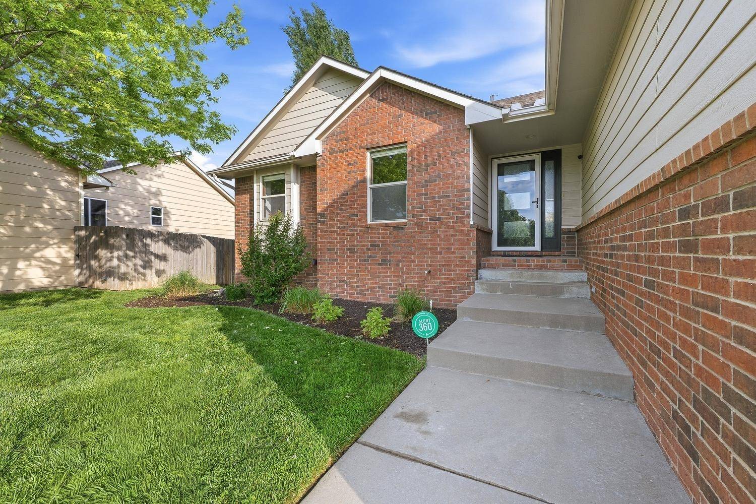3566 N Lake Ridge Ct, Wichita, KS 67205