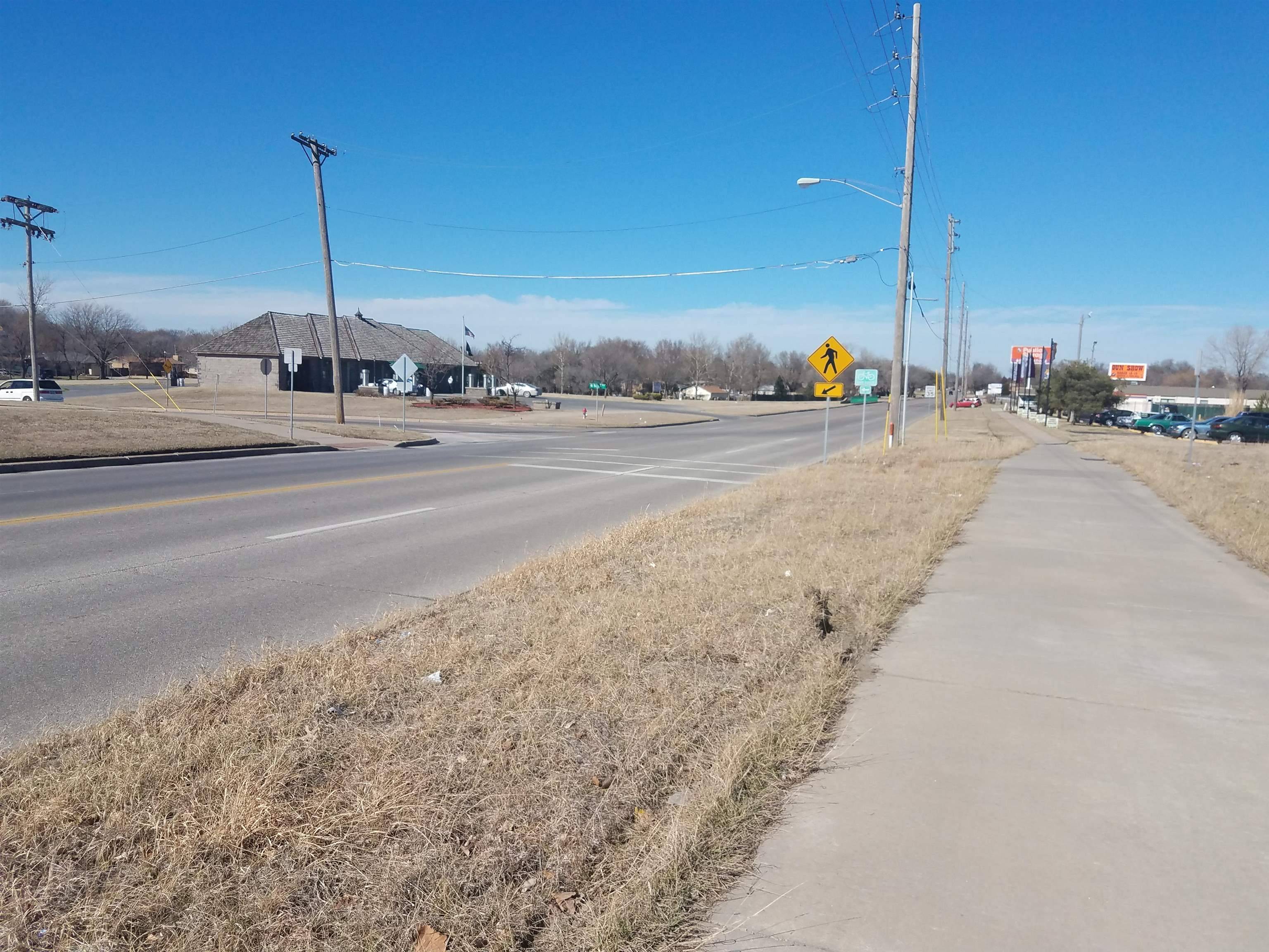 2000 S Woodlawn, Wichita, KS 67212