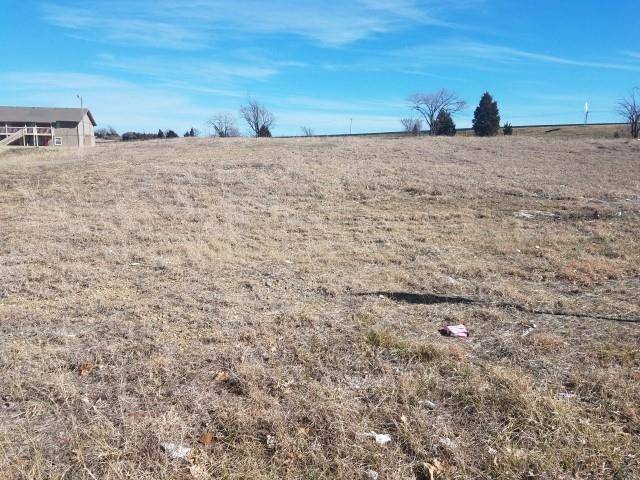 2000 S Woodlawn, Wichita, KS 67212