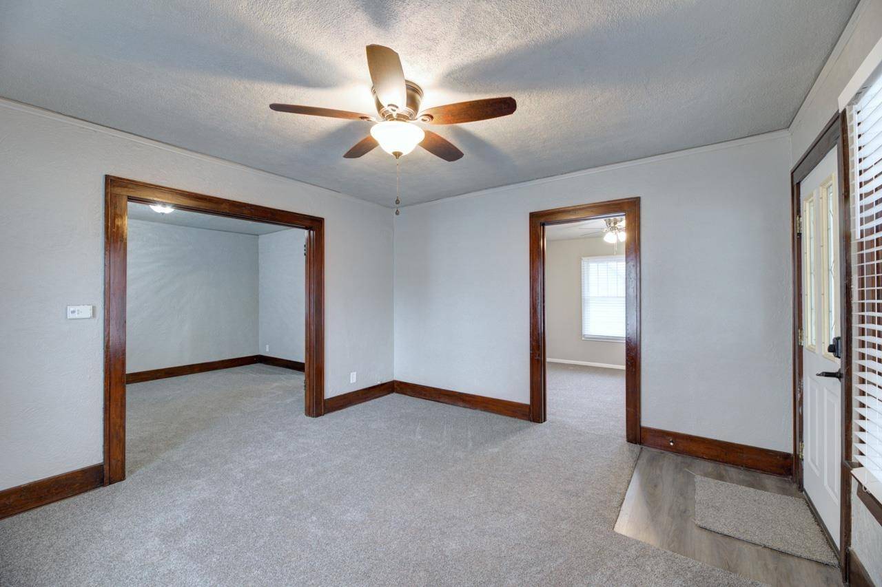 411 W Chestnut Ave., Arkansas City, KS 67005