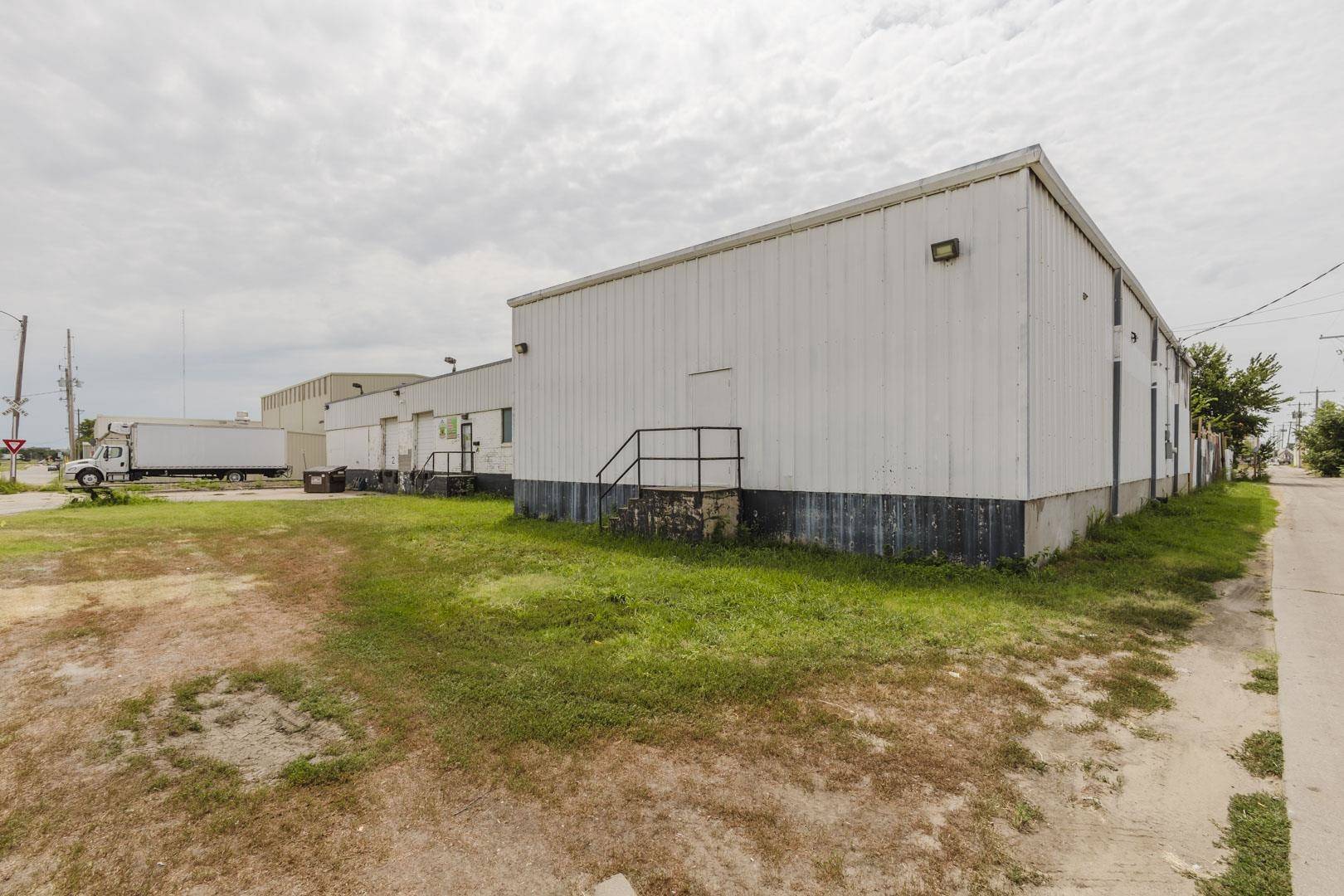 925 E 19th, Wichita, KS 67214
