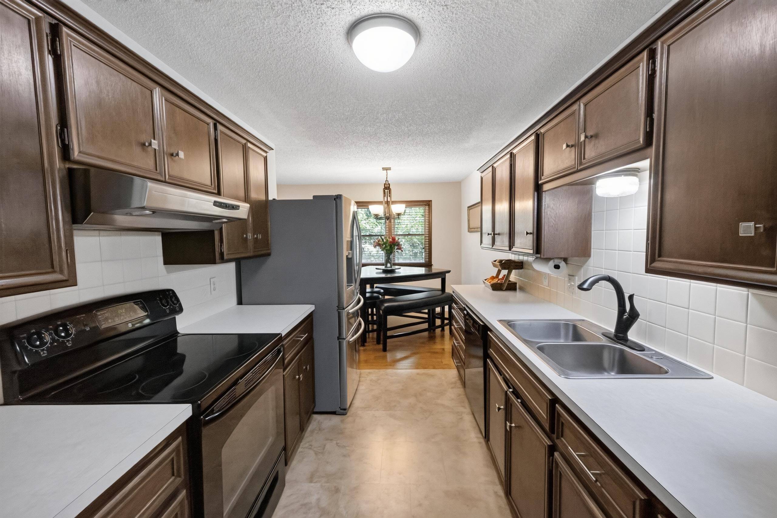 2100 N Ridgewood Dr, Wichita, KS 67208