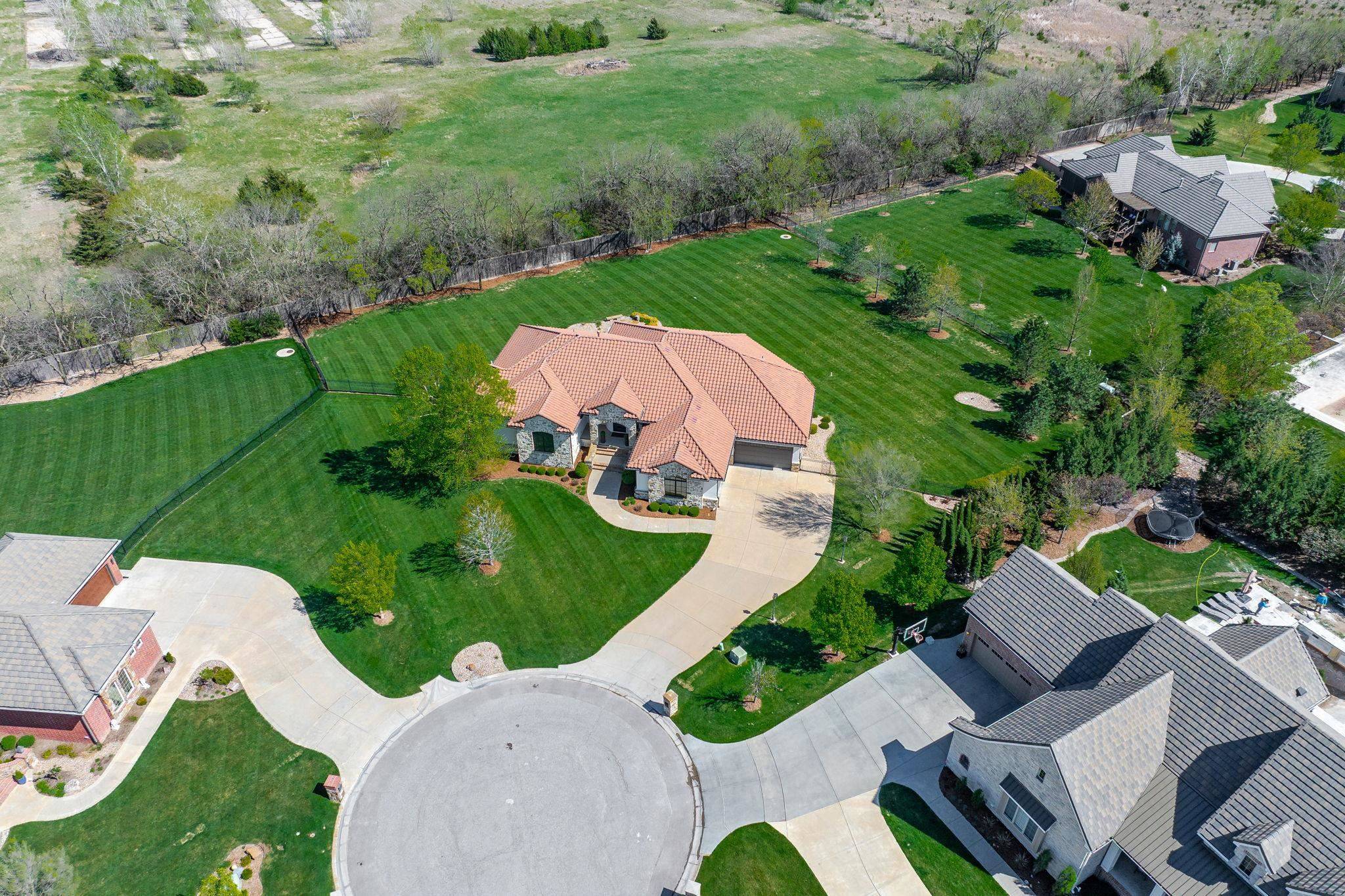 10721 E Crestwood Ct, Wichita, KS 67206