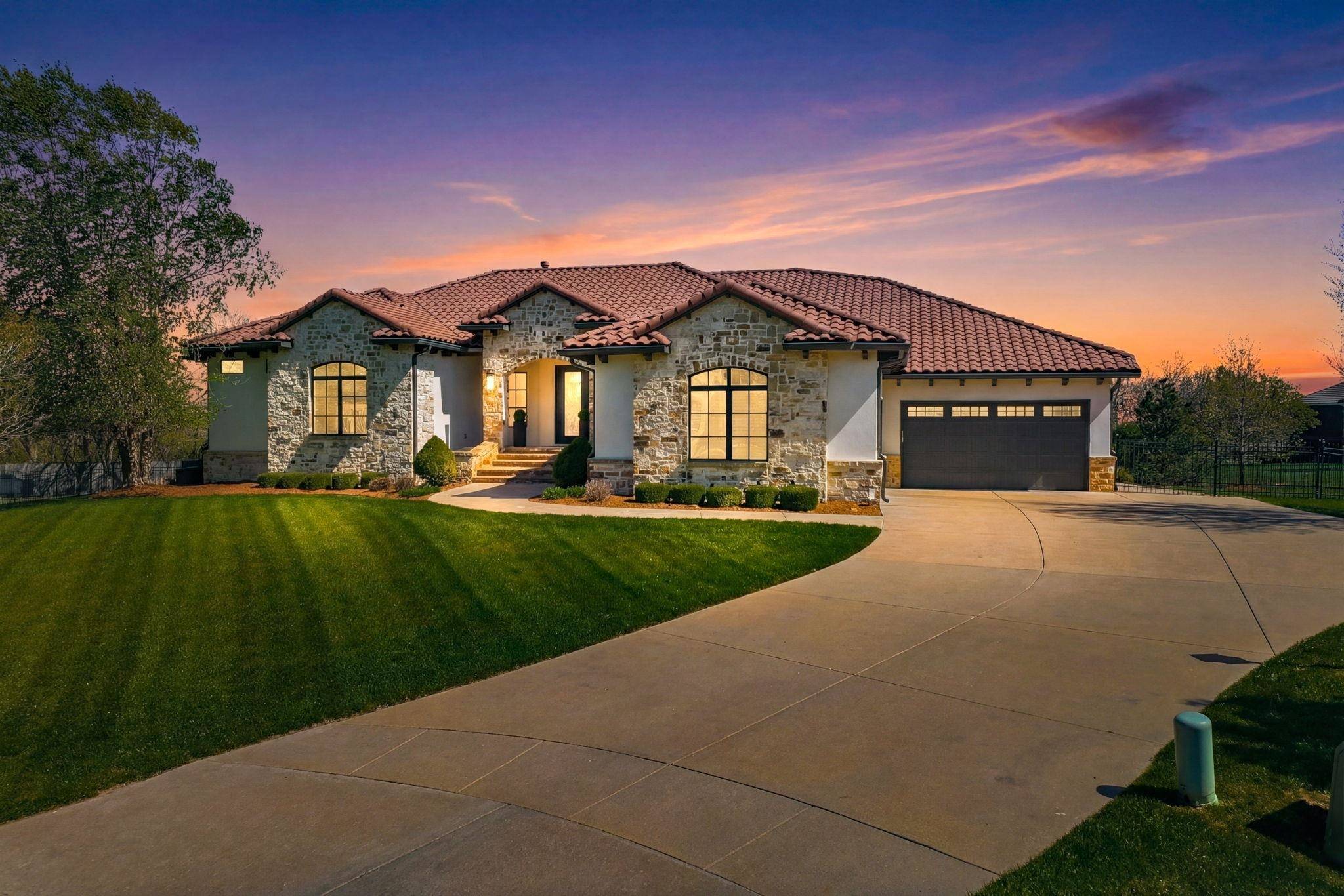 10721 E Crestwood Ct, Wichita, KS 67206