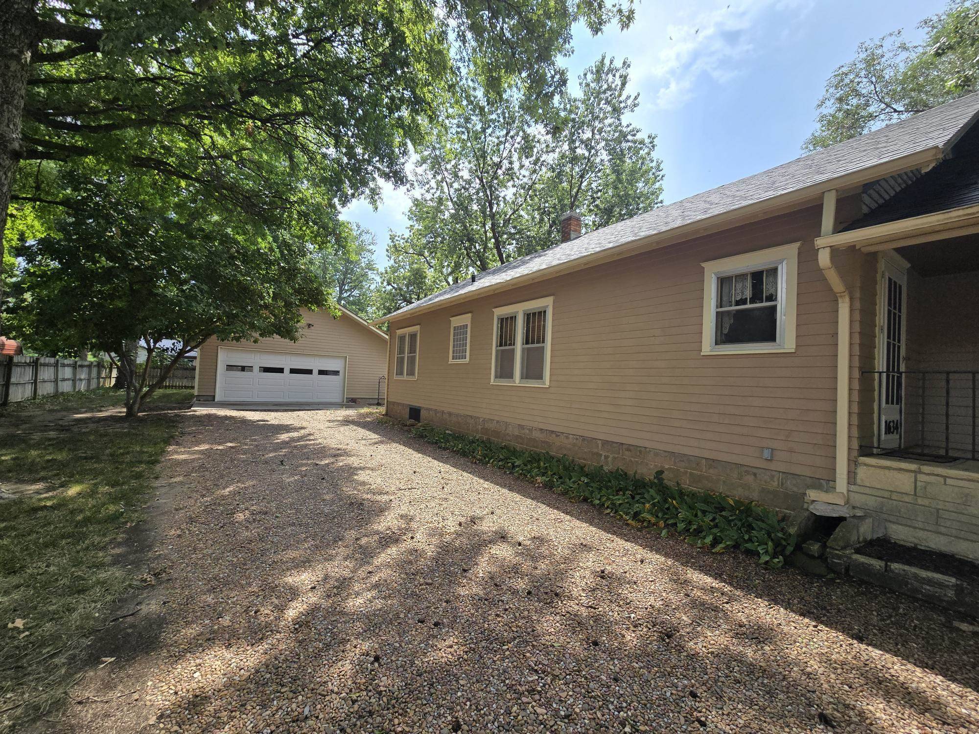 1634 John St., Winfield, KS 67156